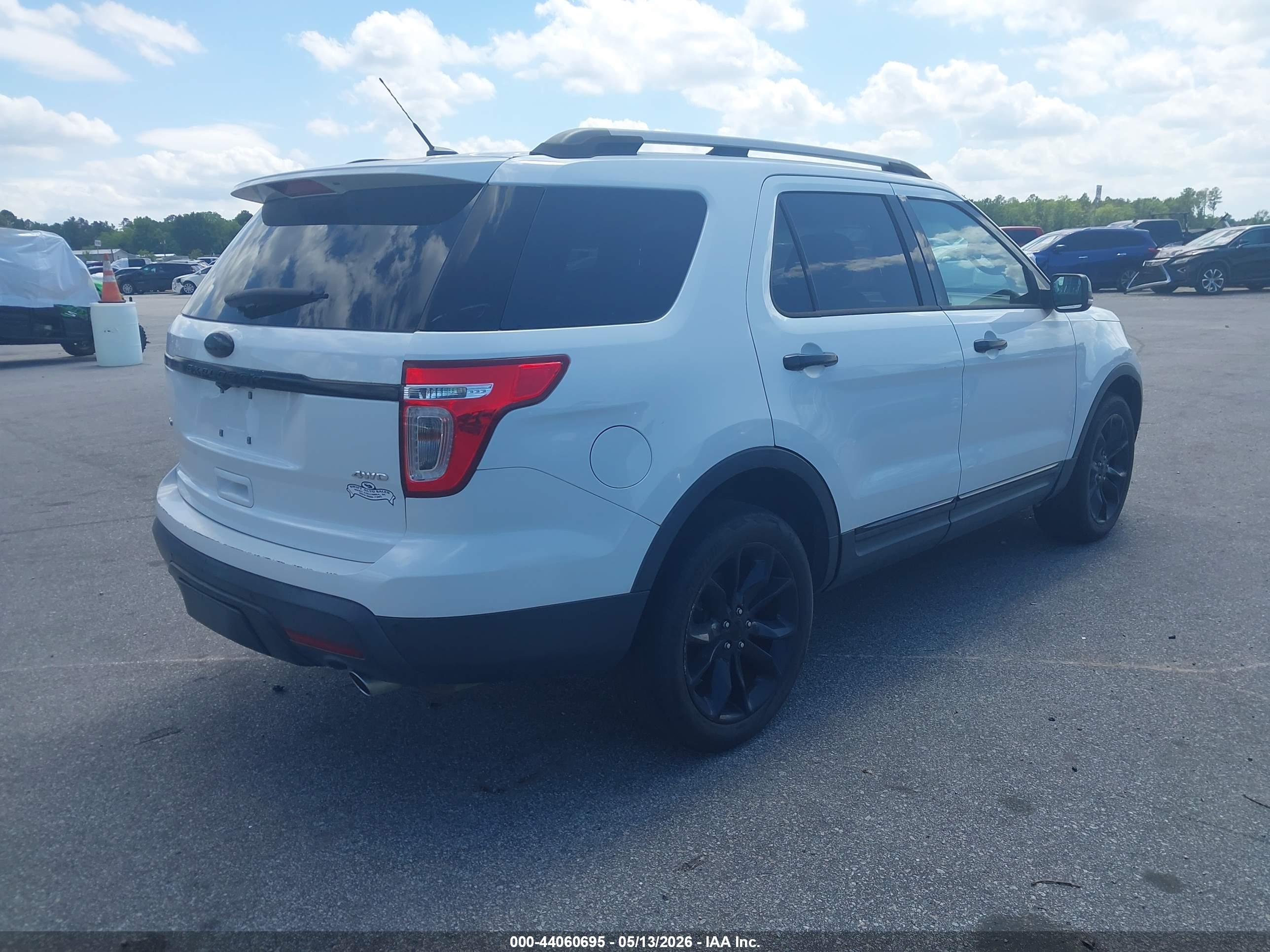 FORD EXPLORER image 4