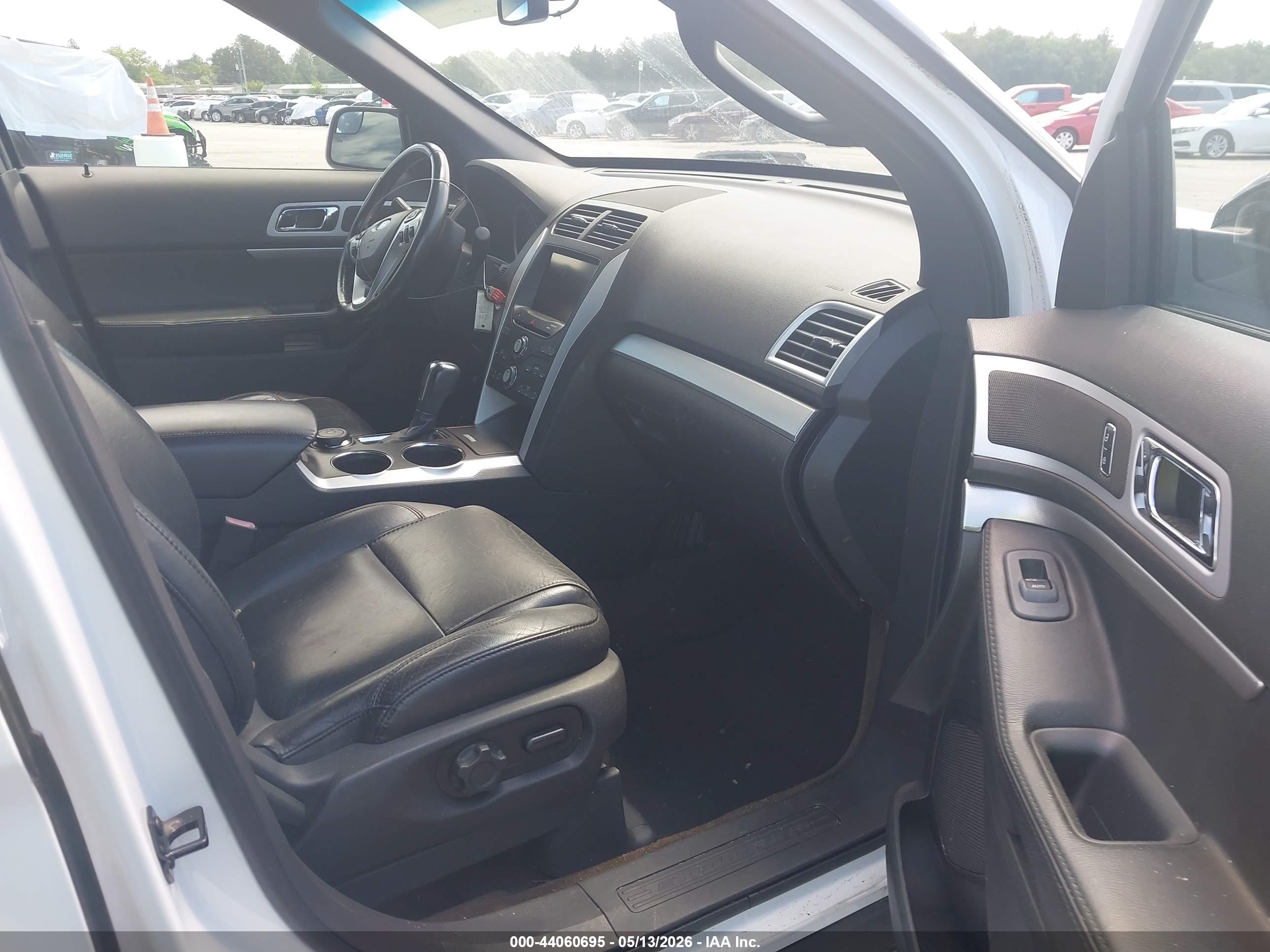 FORD EXPLORER image 5