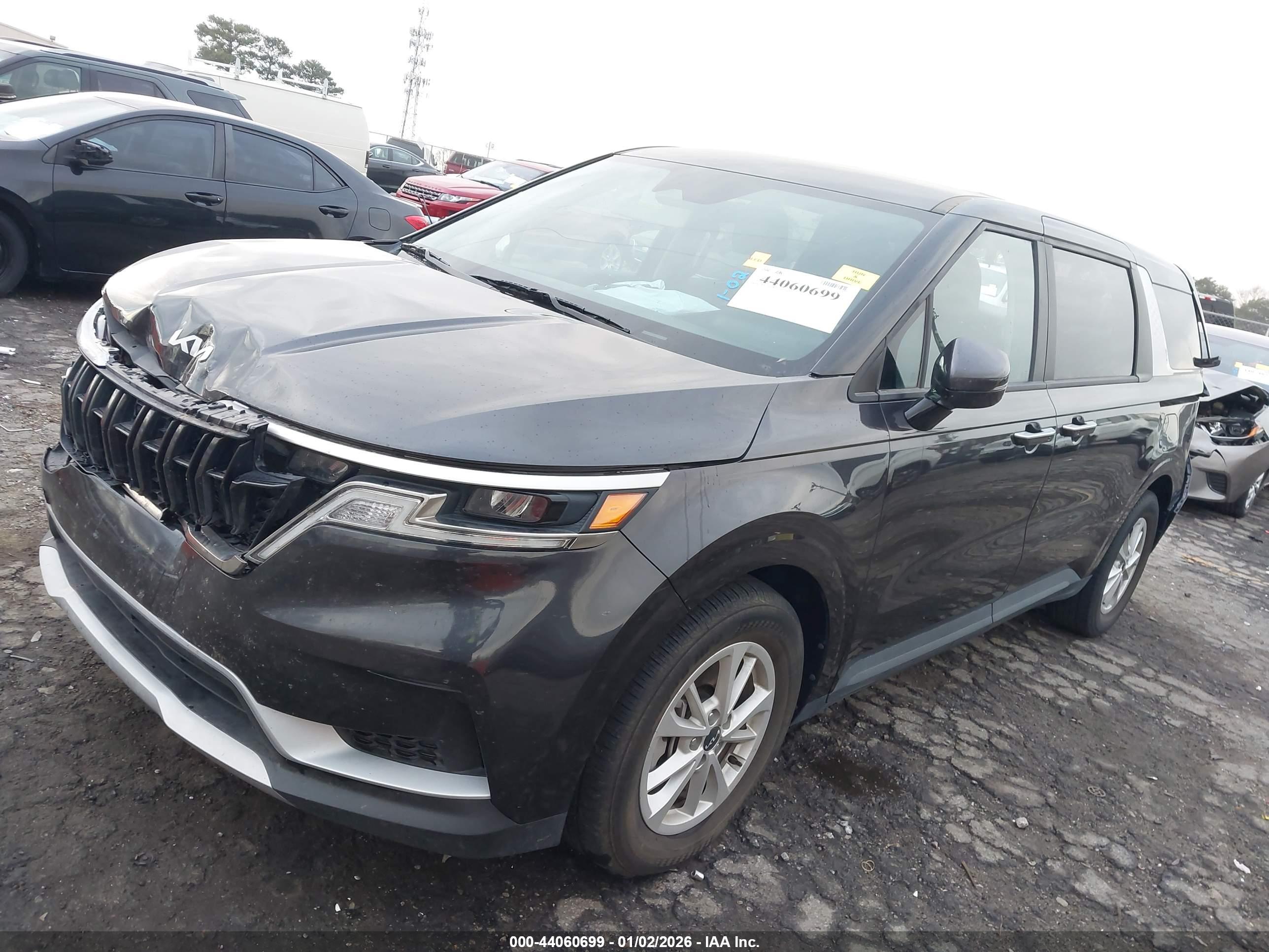 KIA CARNIVAL image 2