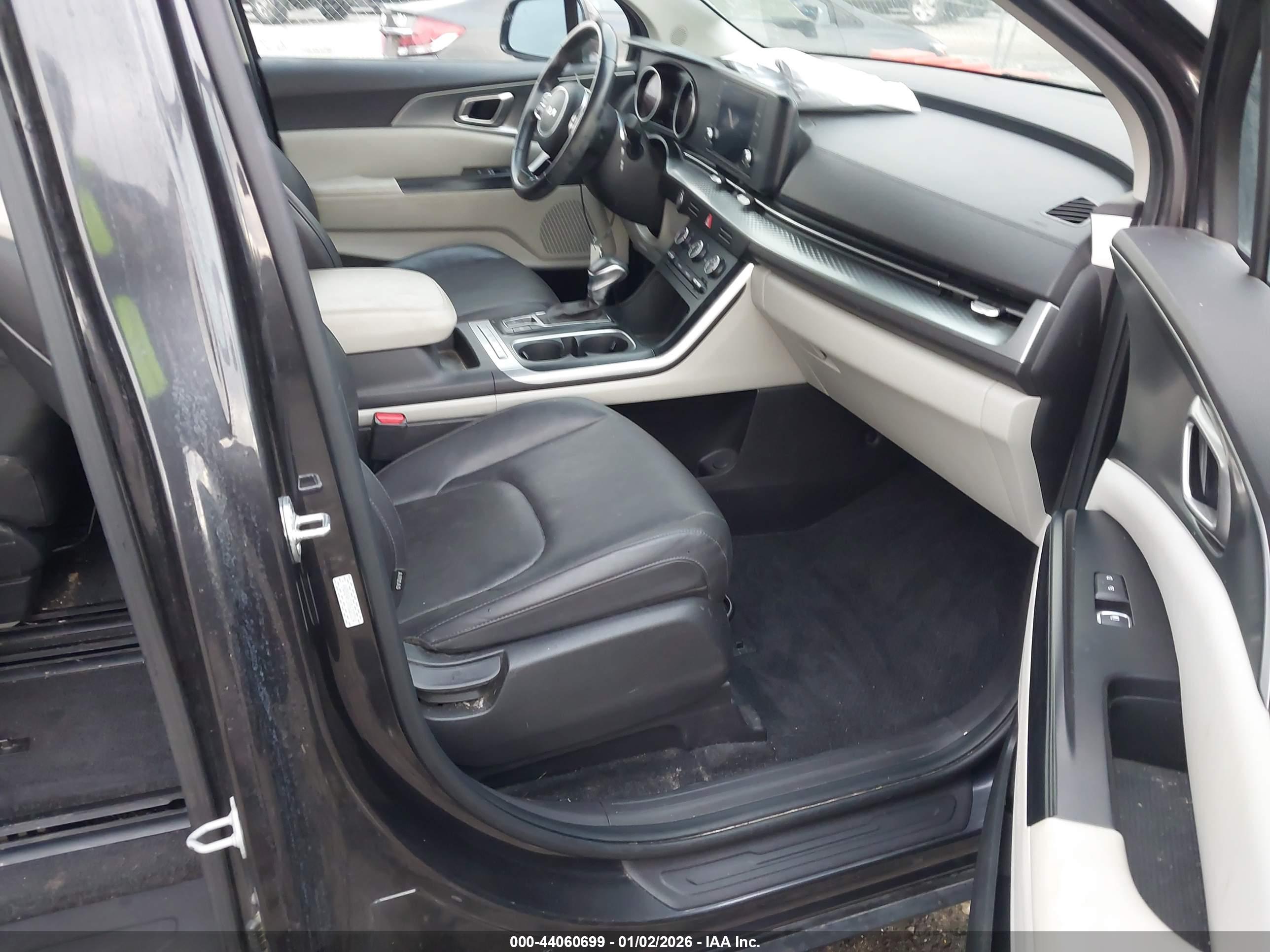 KIA CARNIVAL image 5
