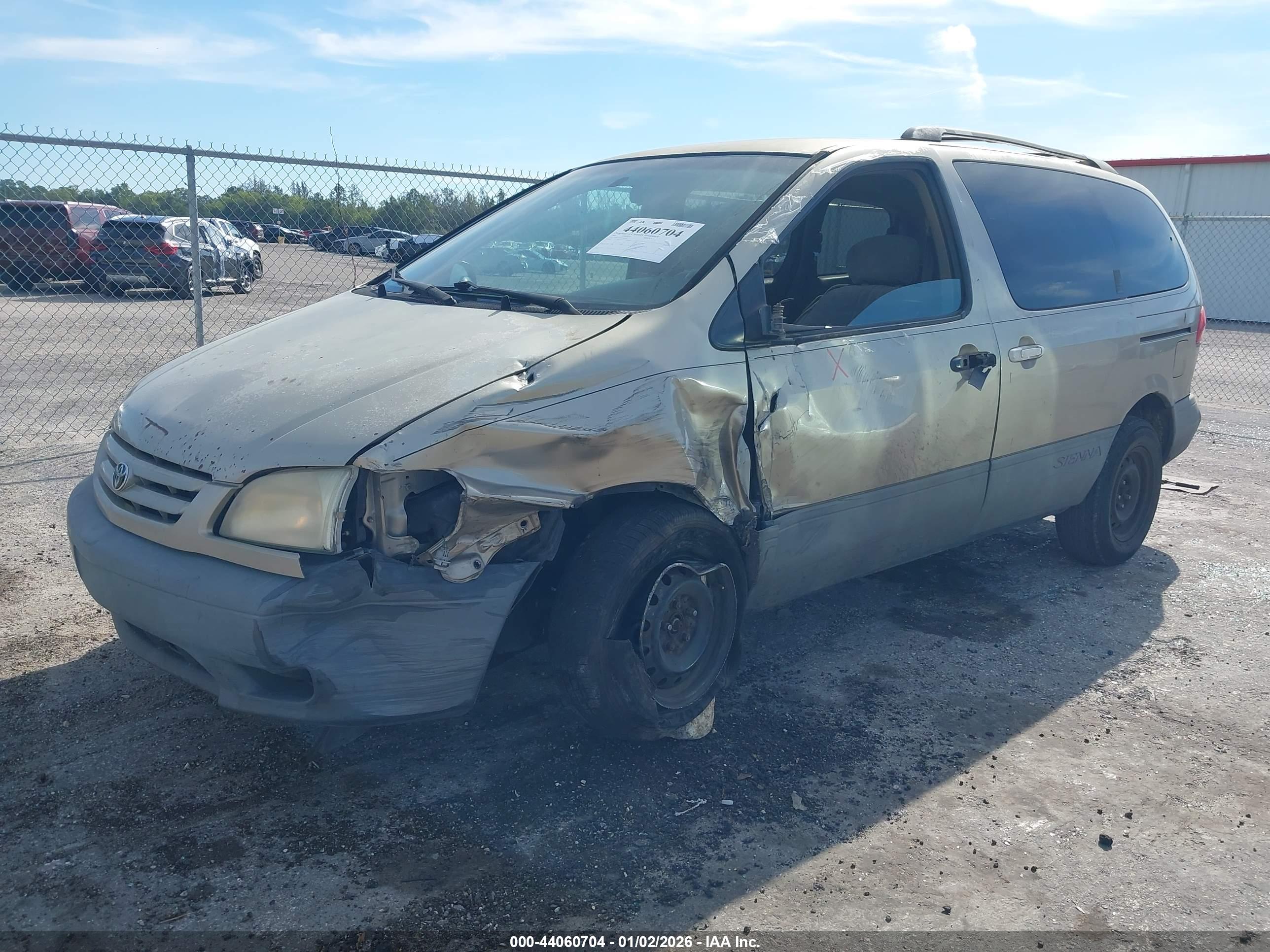TOYOTA SIENNA image 2