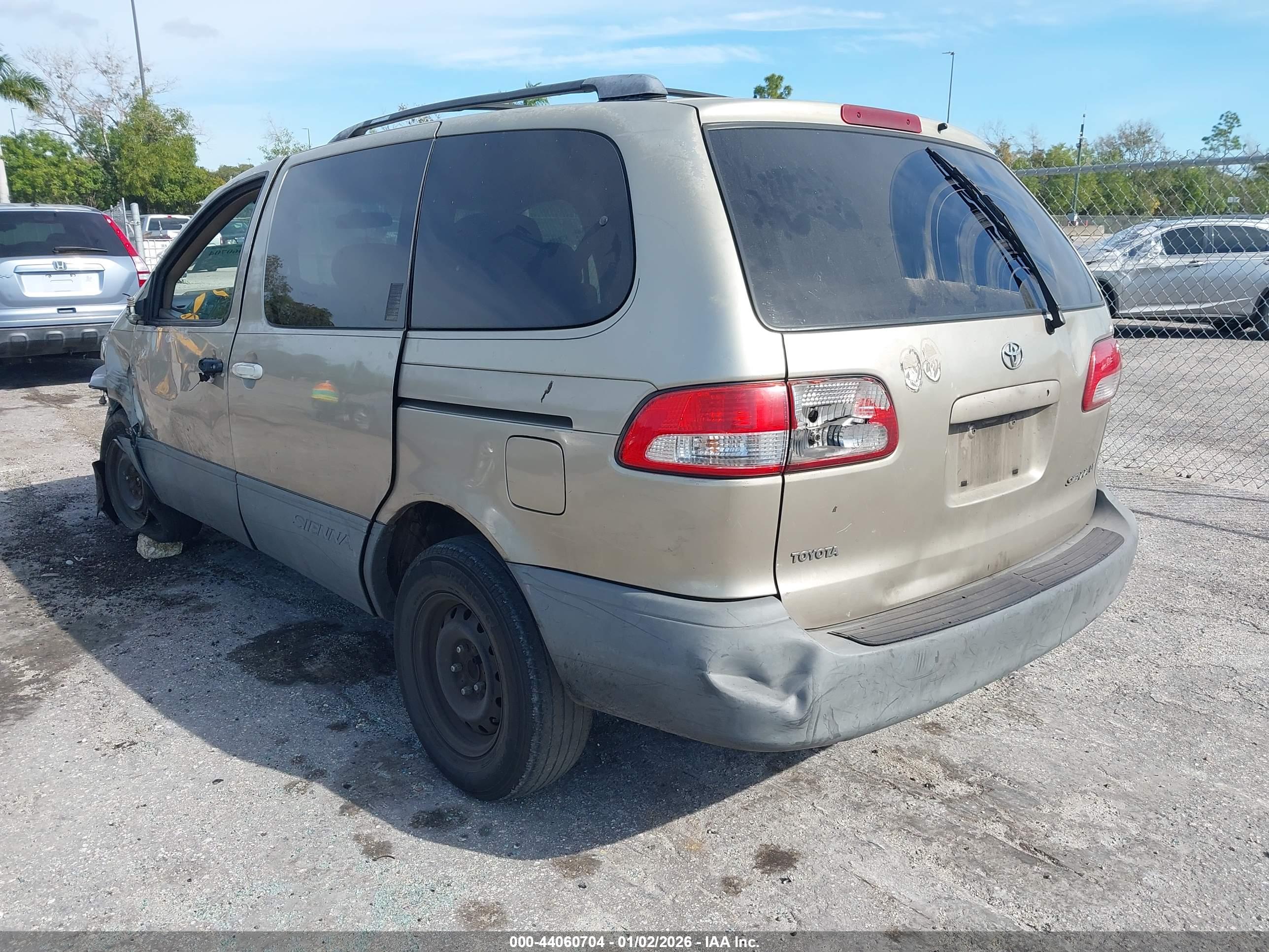 TOYOTA SIENNA image 3