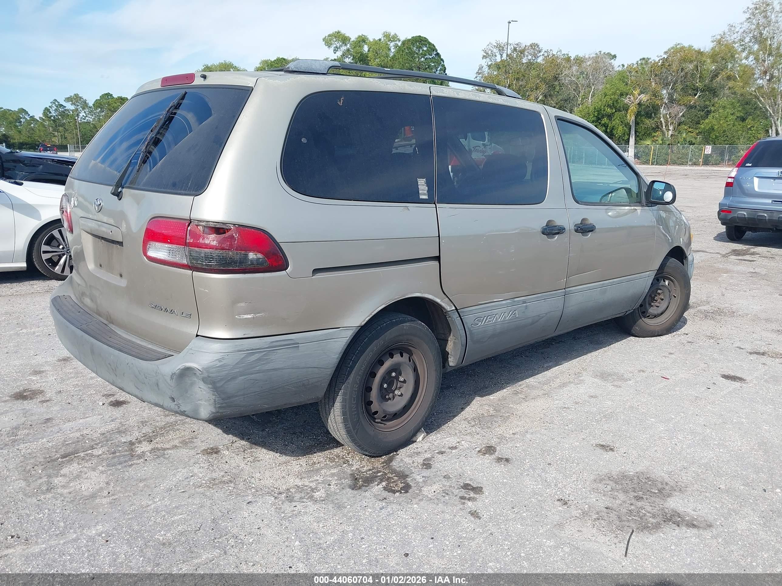TOYOTA SIENNA image 4