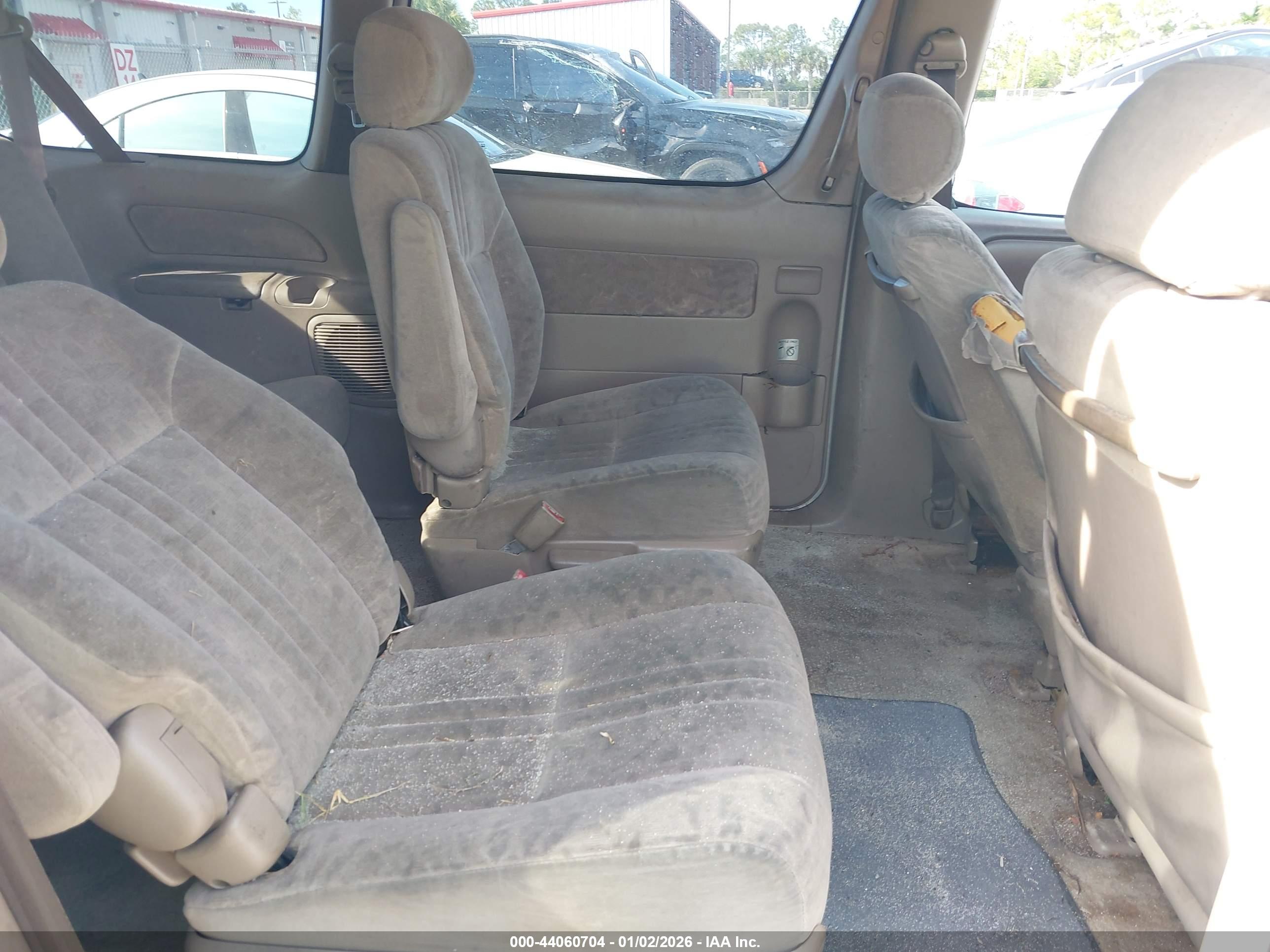 TOYOTA SIENNA image 8