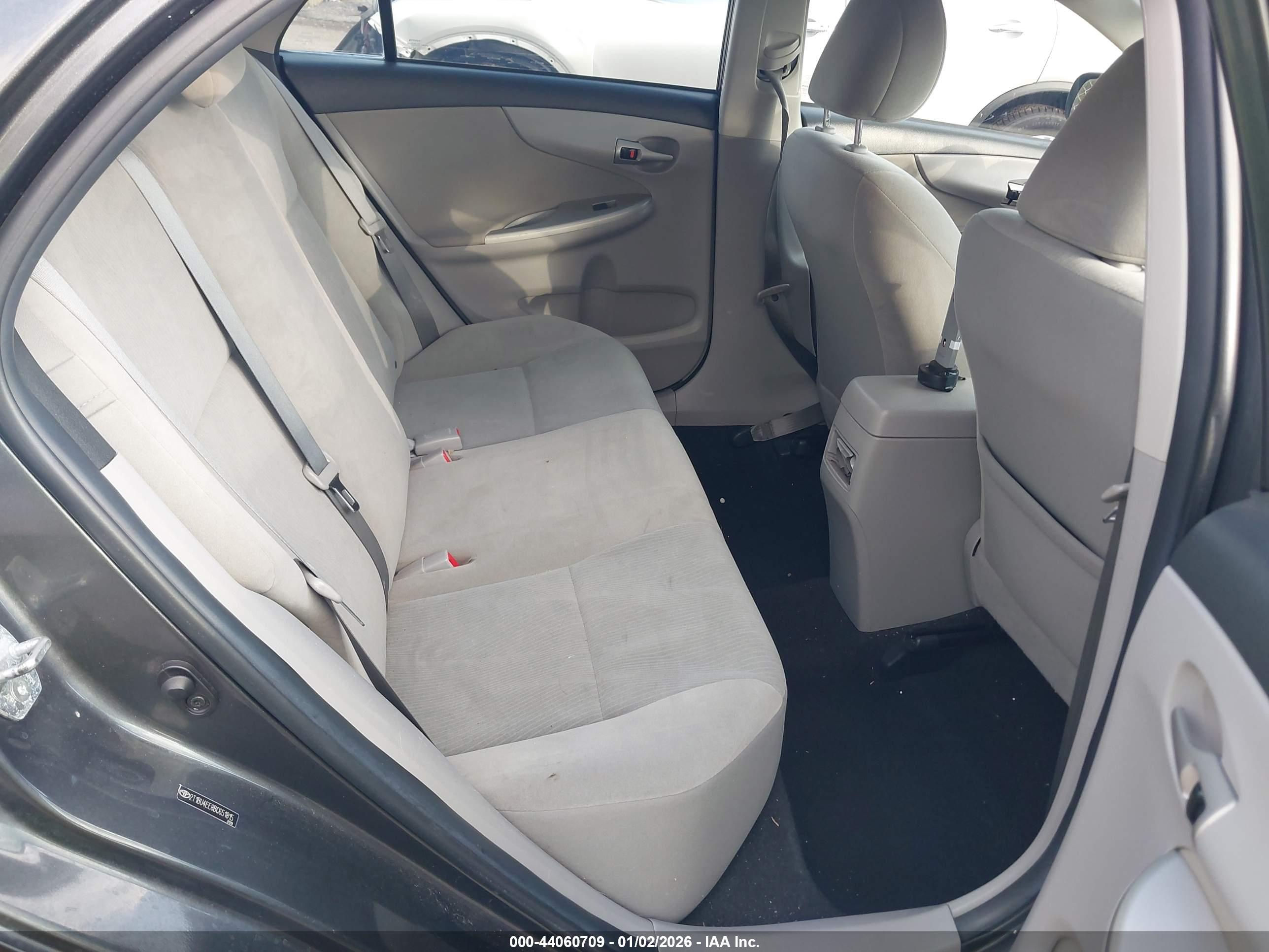 TOYOTA COROLLA image 8