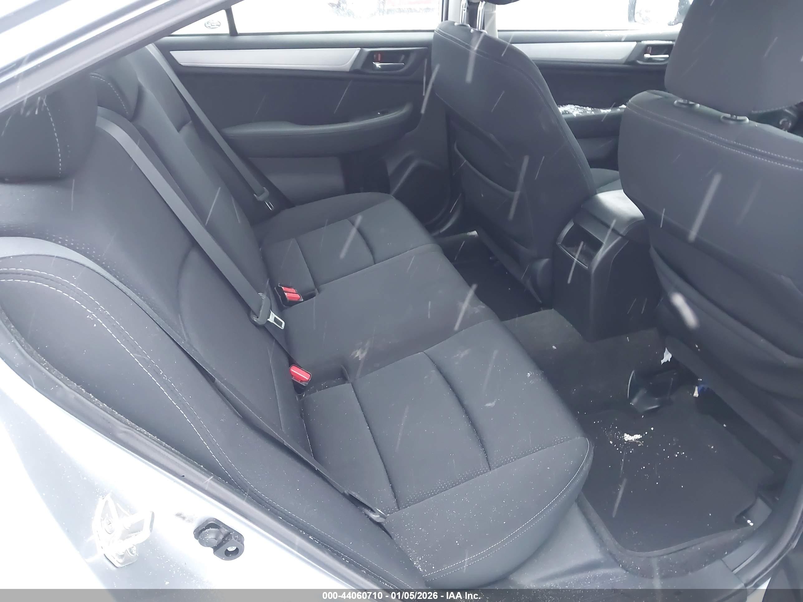 SUBARU LEGACY image 8