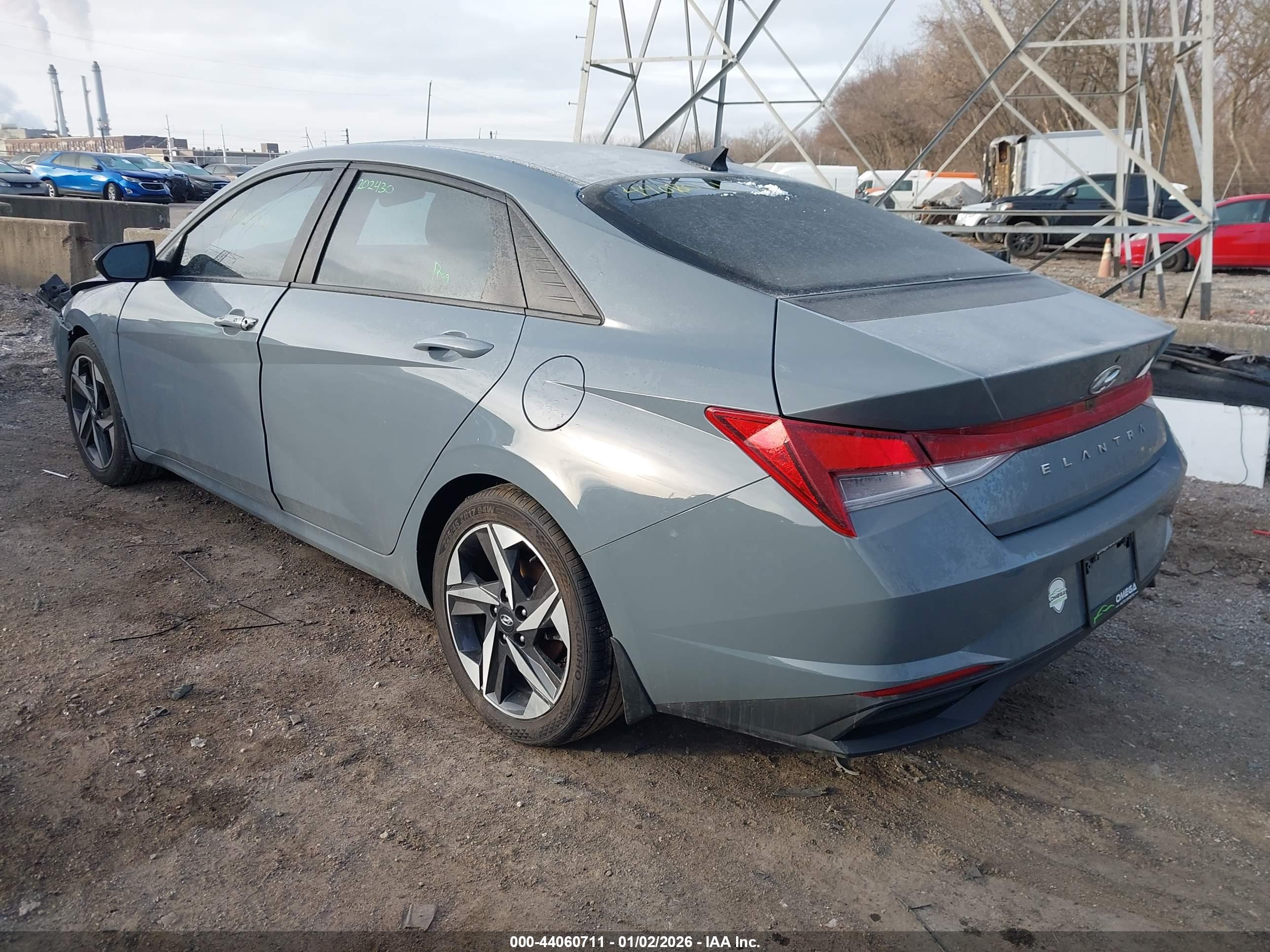 HYUNDAI ELANTRA image 3