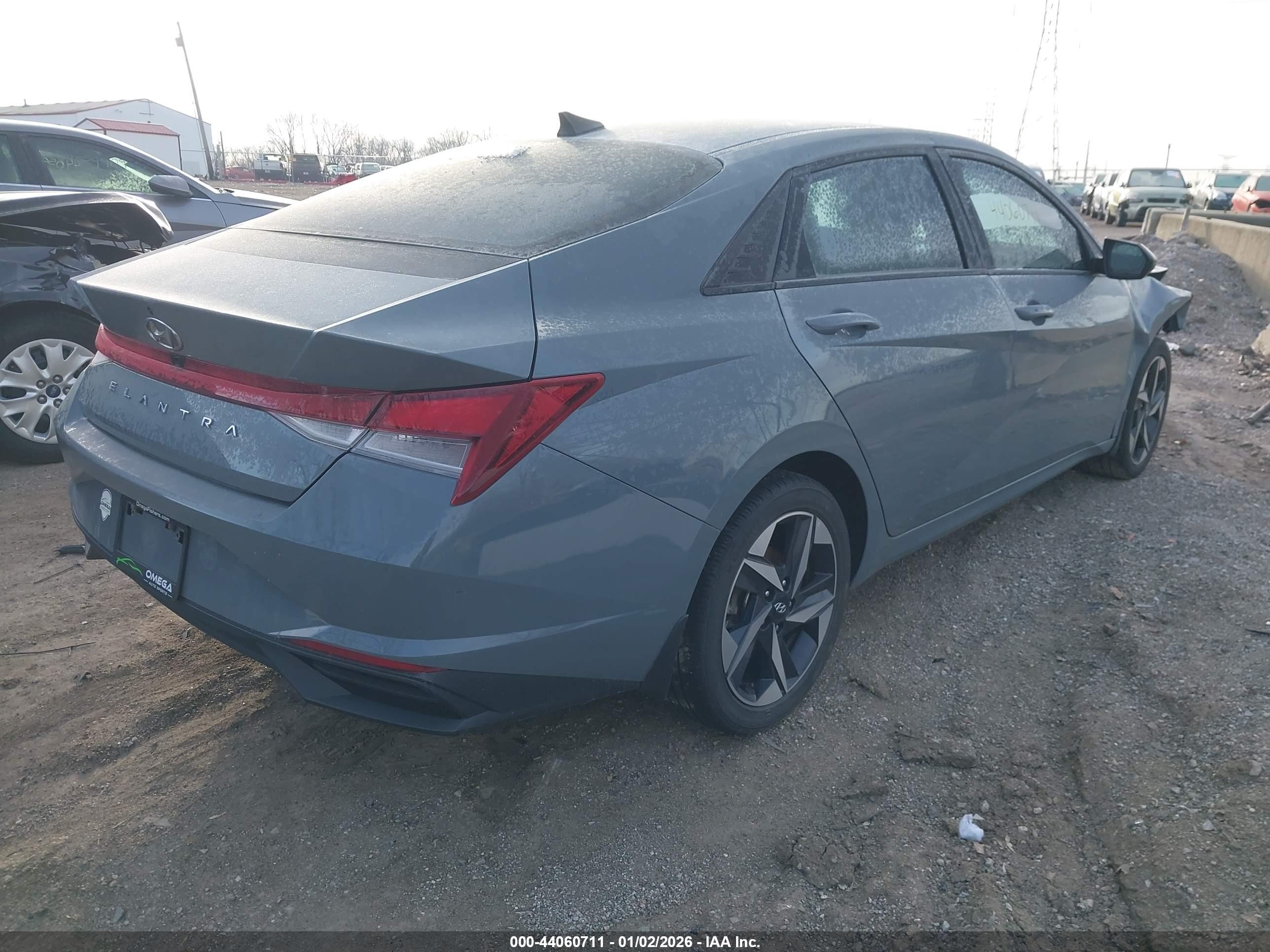 HYUNDAI ELANTRA image 4