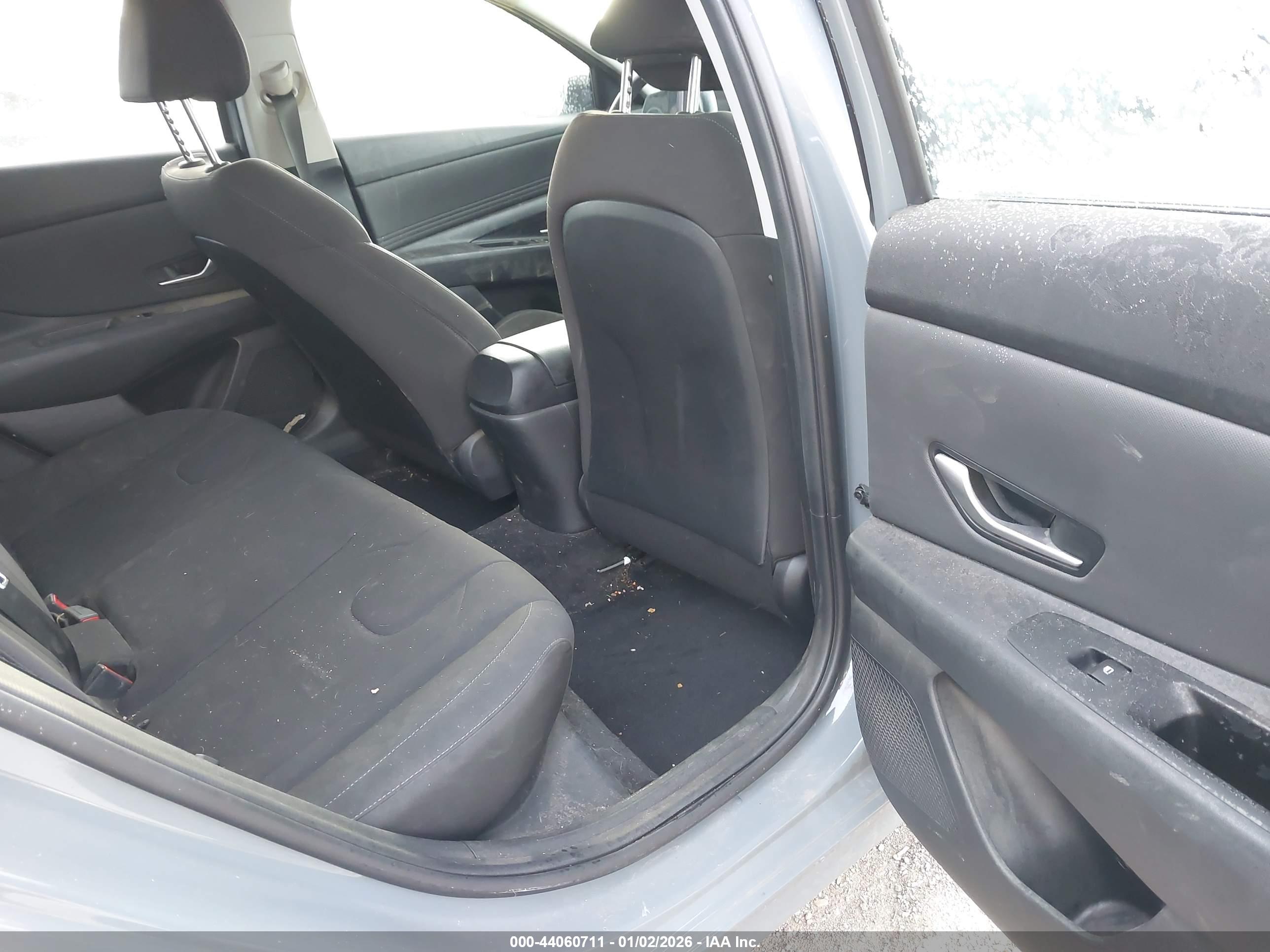 HYUNDAI ELANTRA image 8
