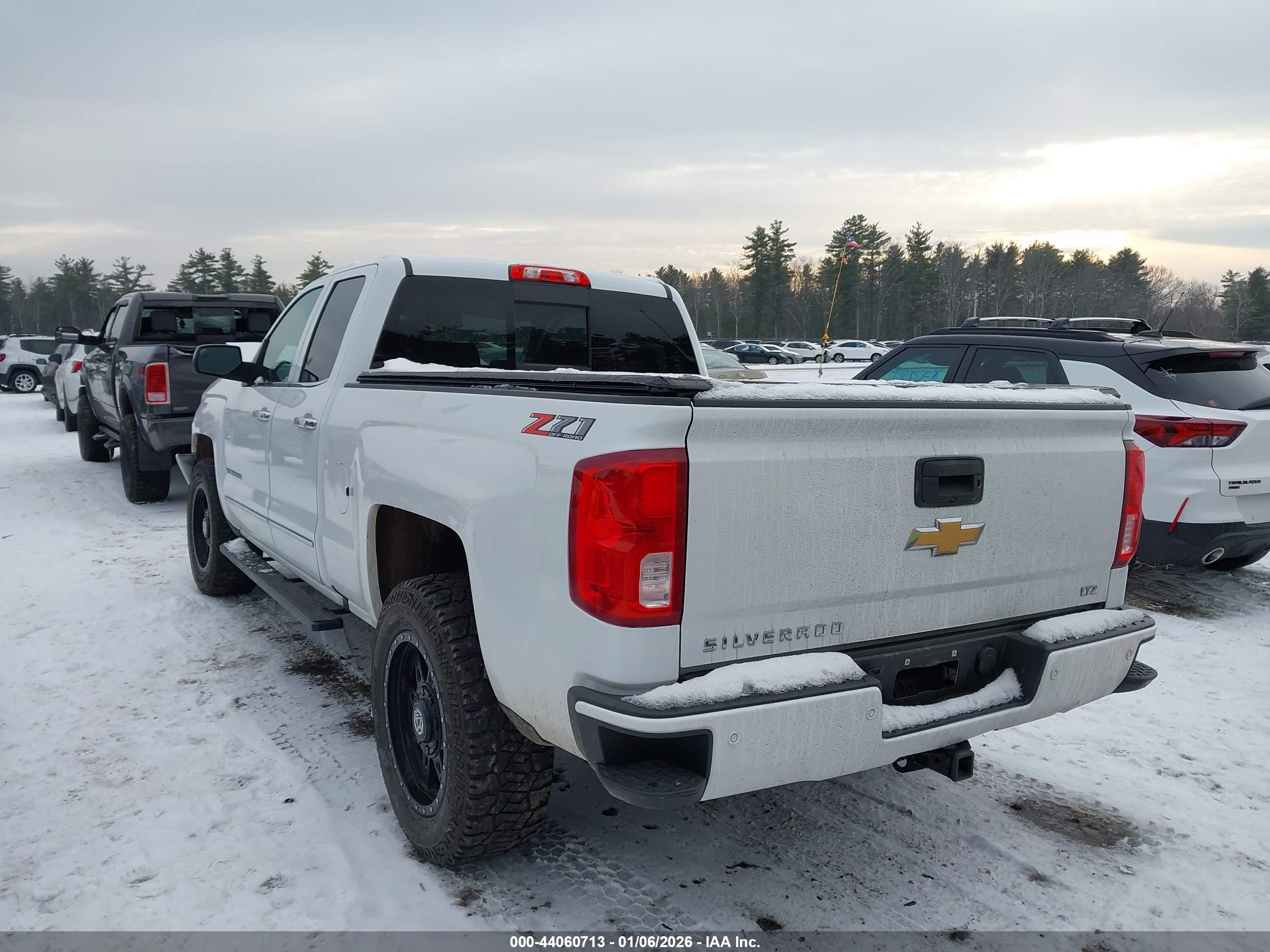 CHEVROLET SILVERADO image 3