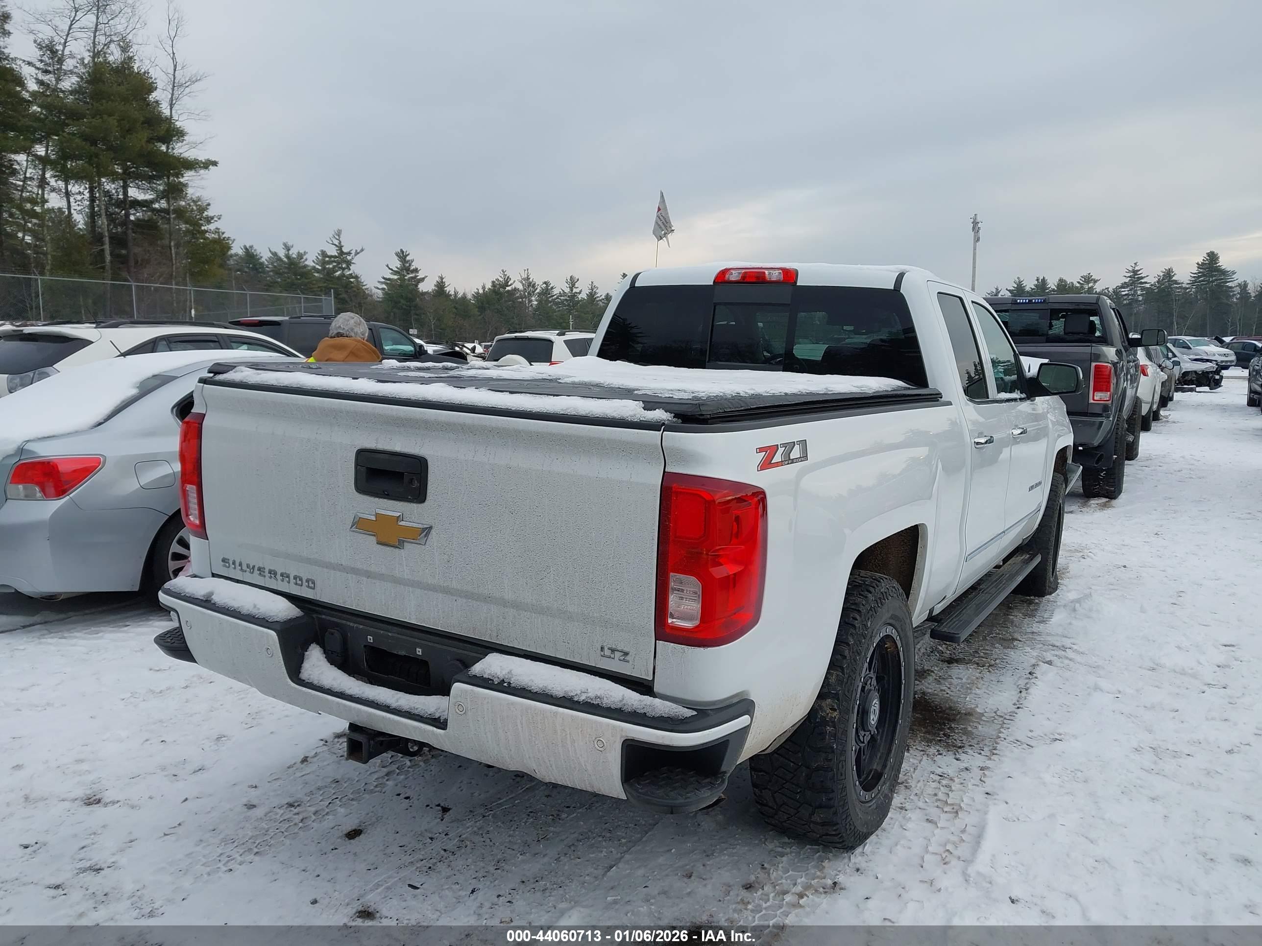 CHEVROLET SILVERADO image 4