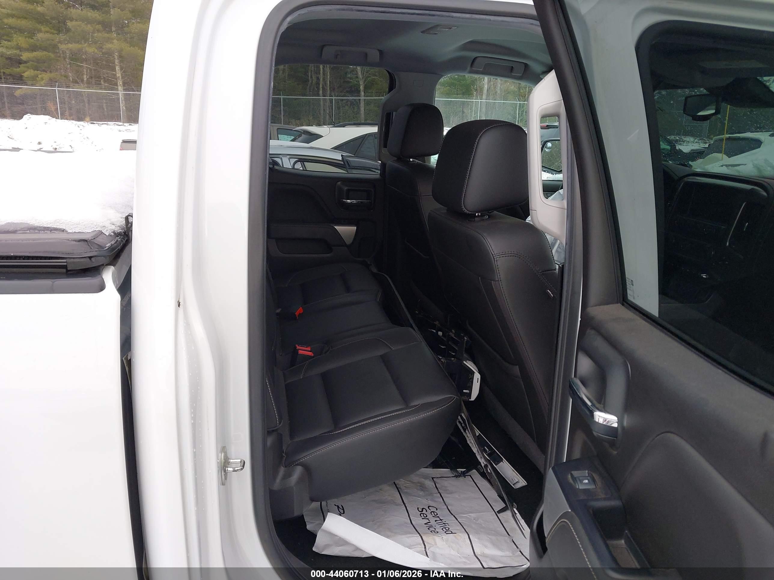 CHEVROLET SILVERADO image 8