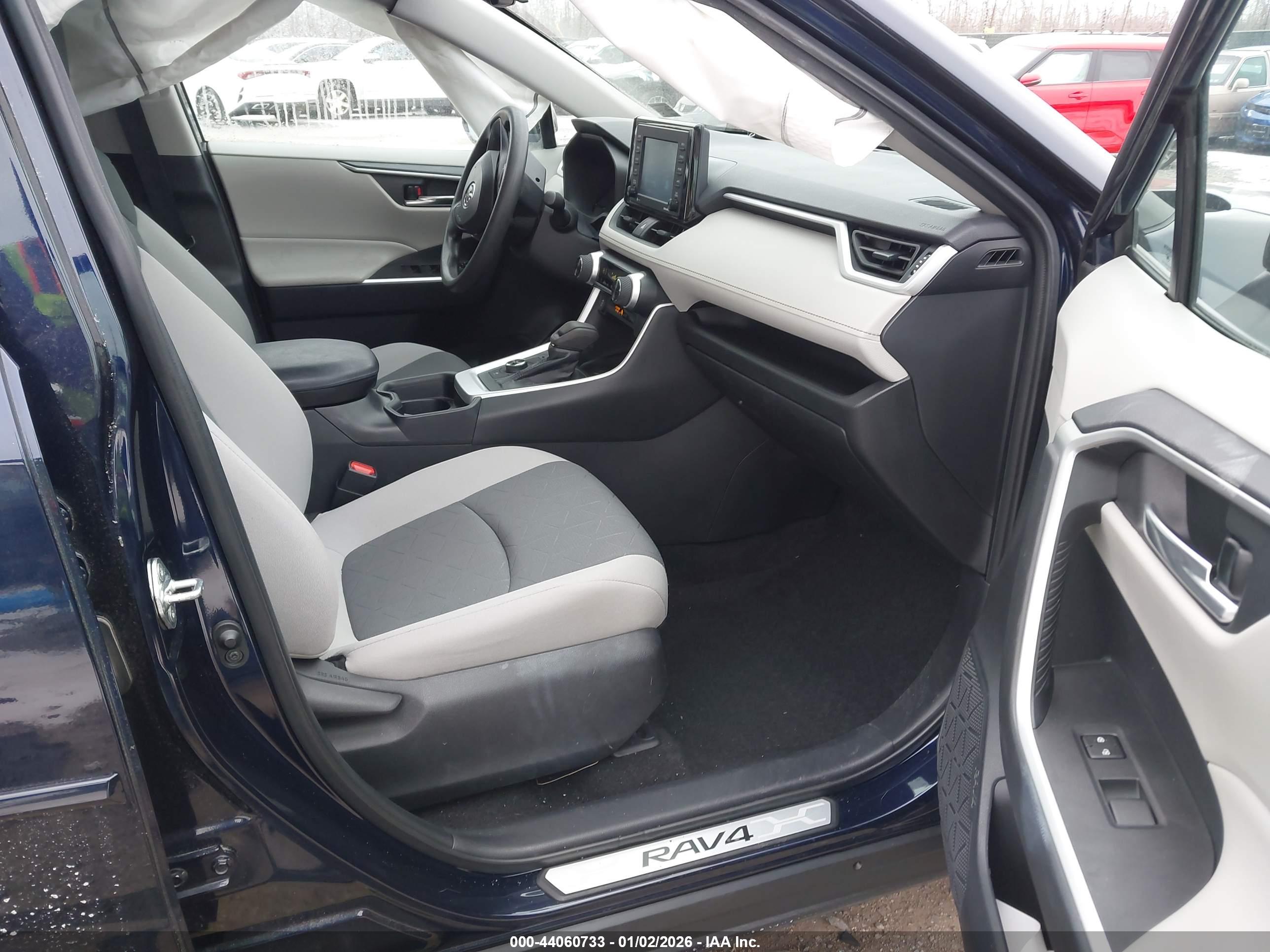 TOYOTA RAV4 image 5