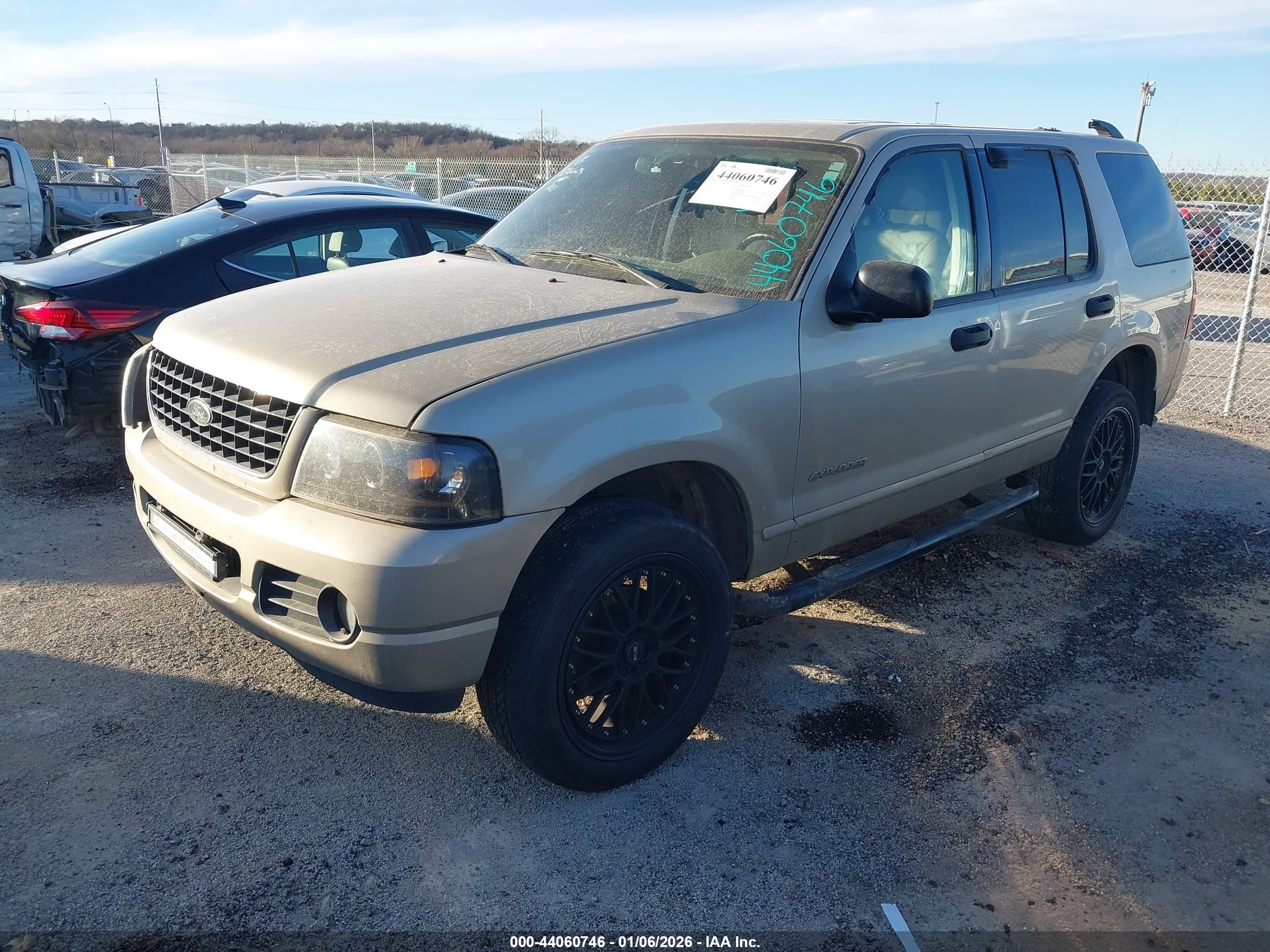 FORD EXPLORER image 2