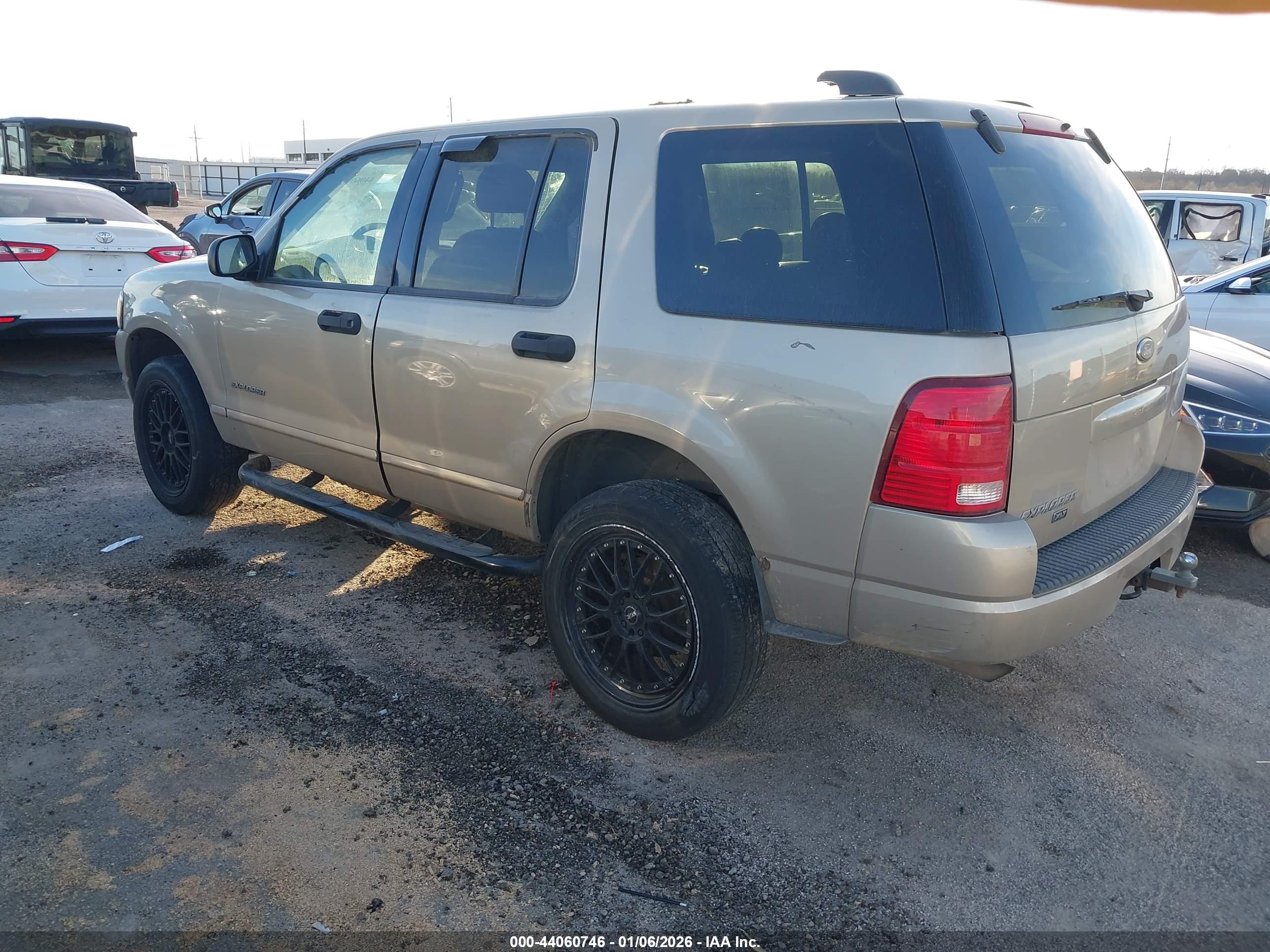 FORD EXPLORER image 3