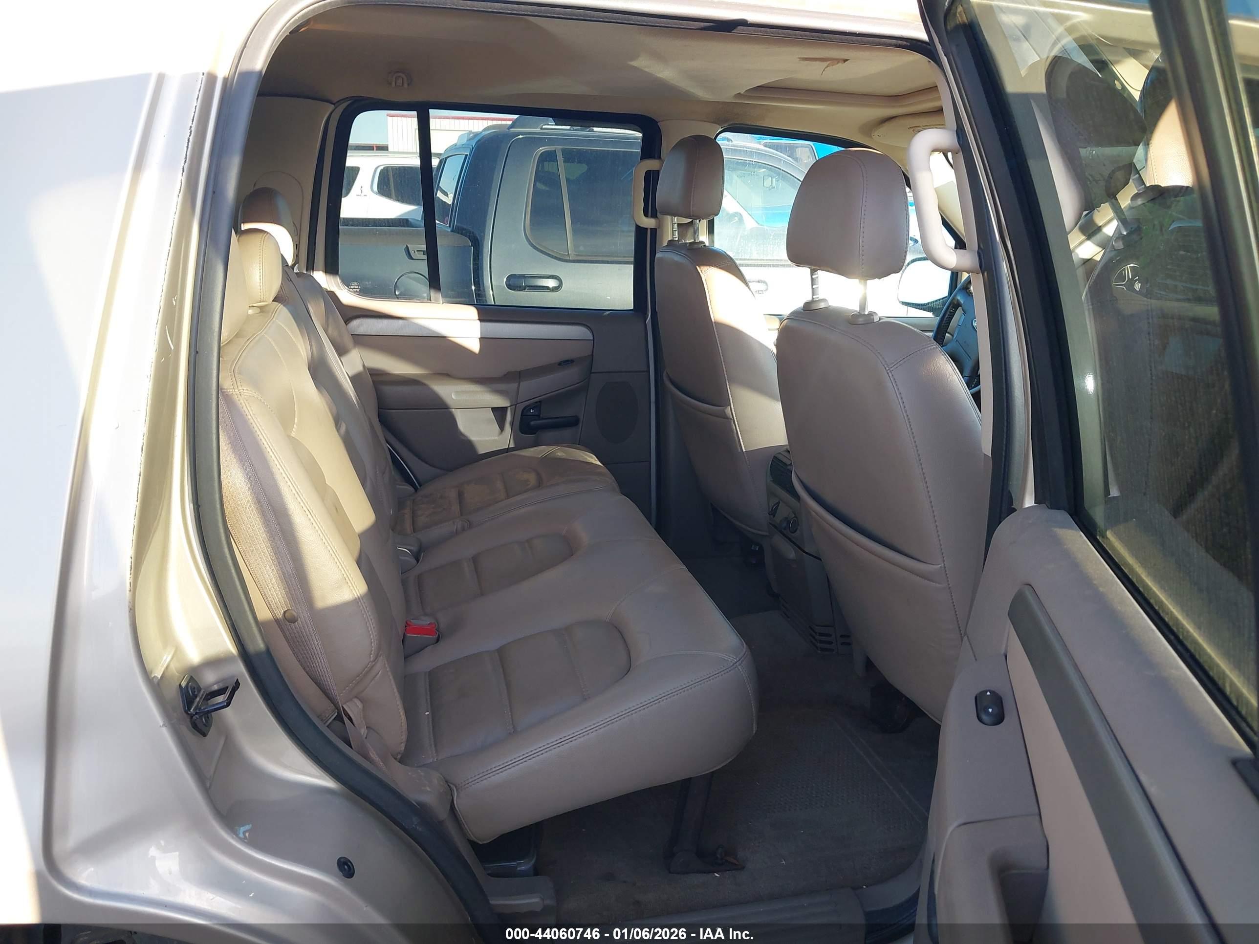 FORD EXPLORER image 8