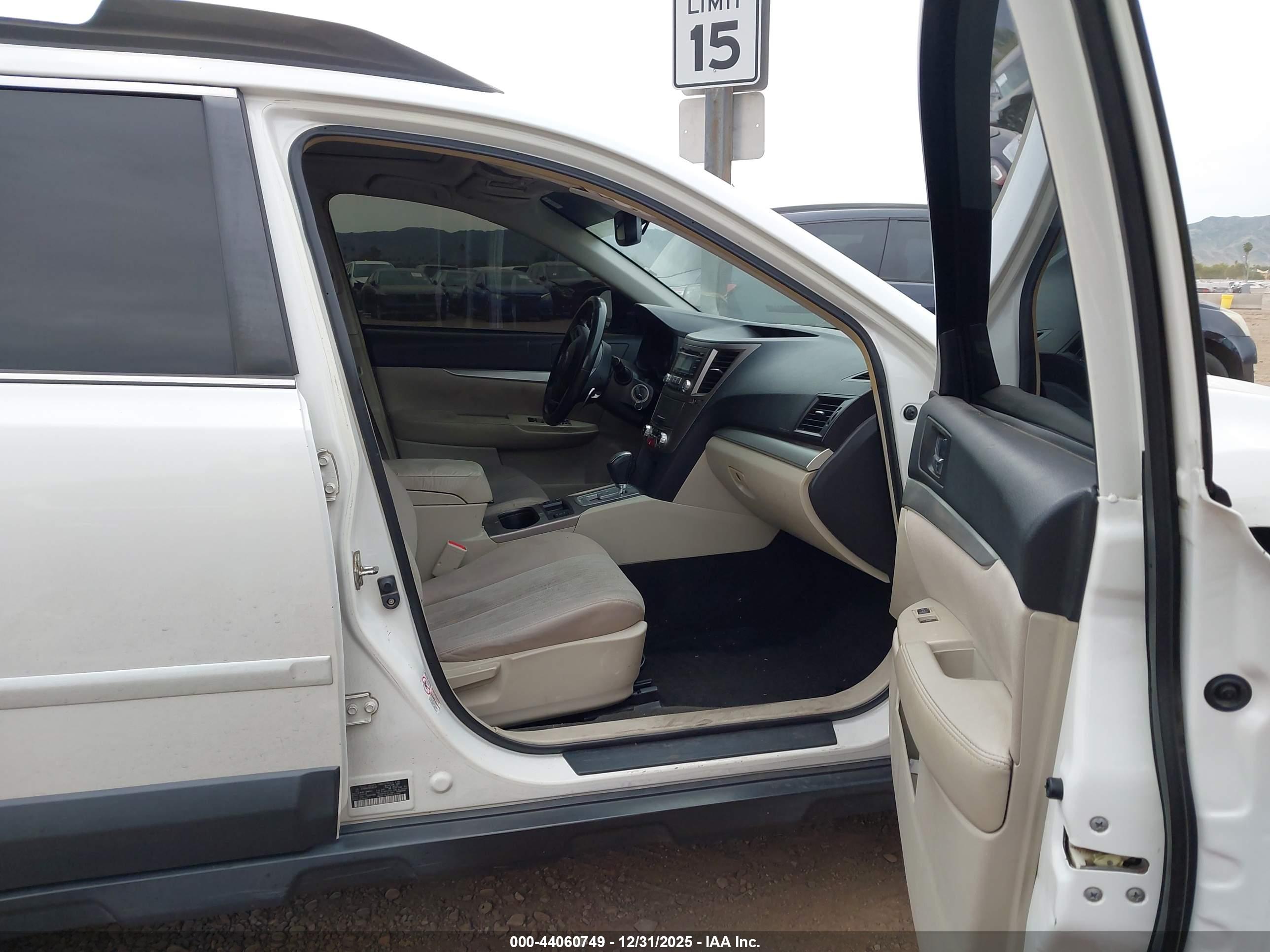 SUBARU OUTBACK image 5