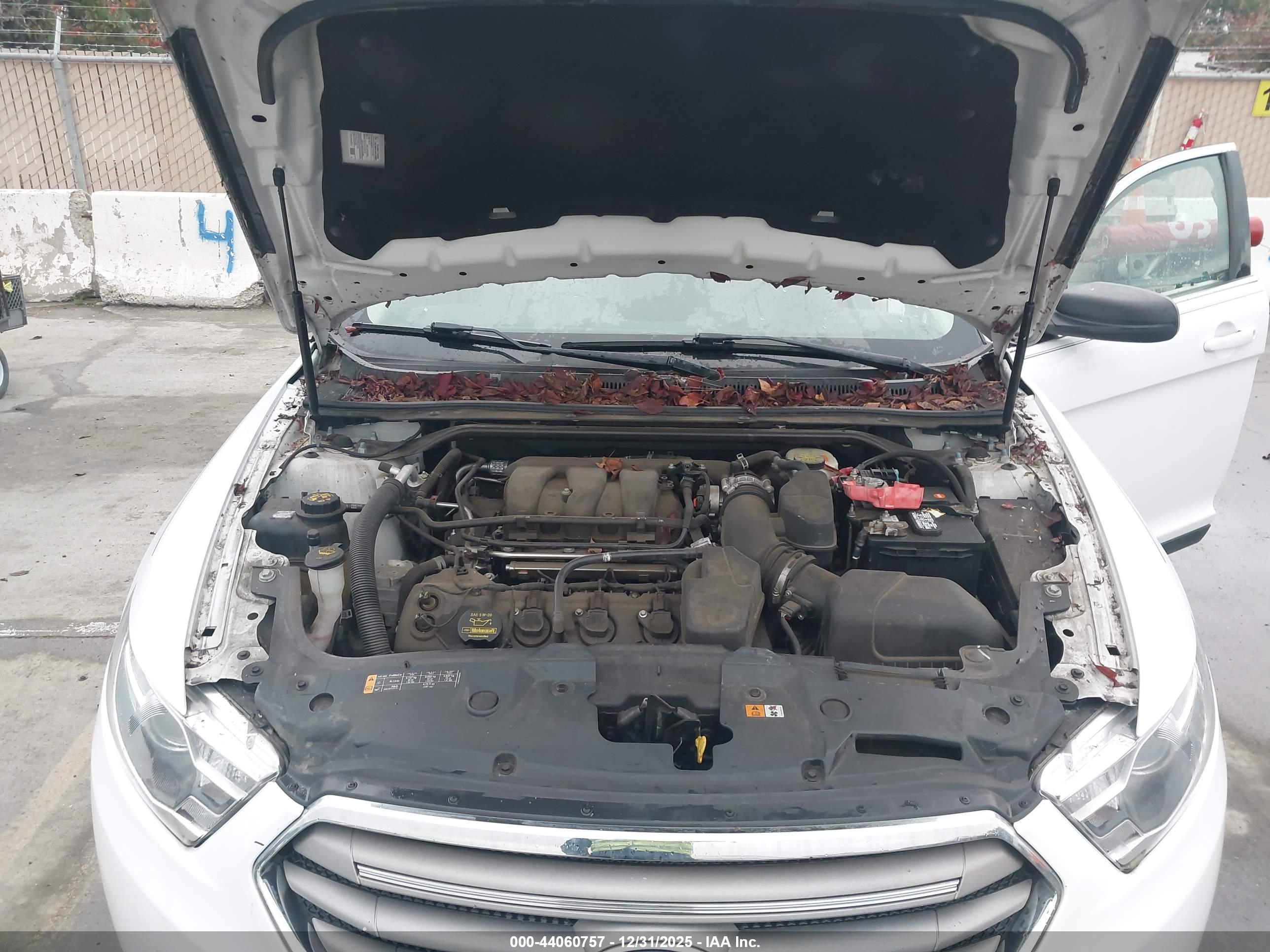 FORD TAURUS image 10
