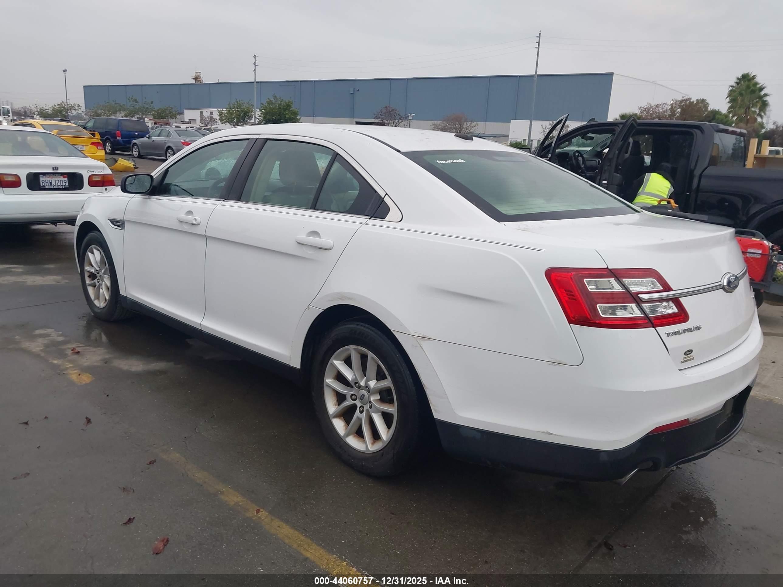 FORD TAURUS image 3