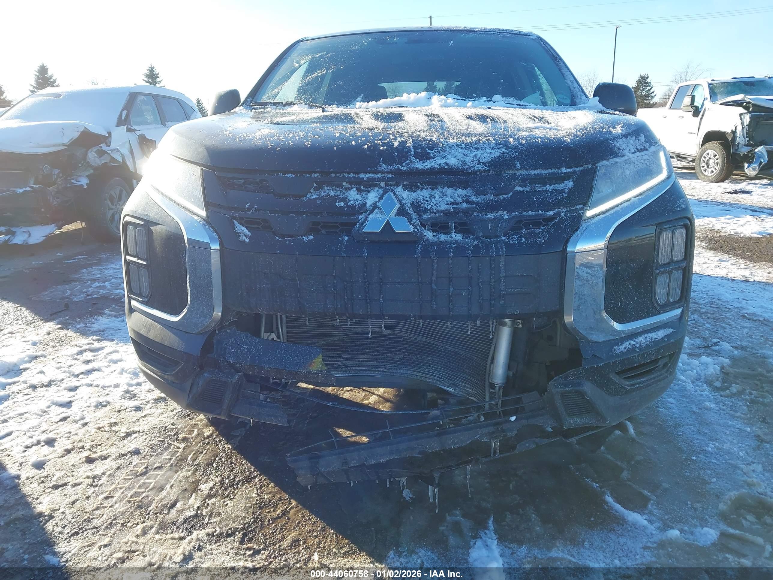MITSUBISHI OUTLANDER image 6