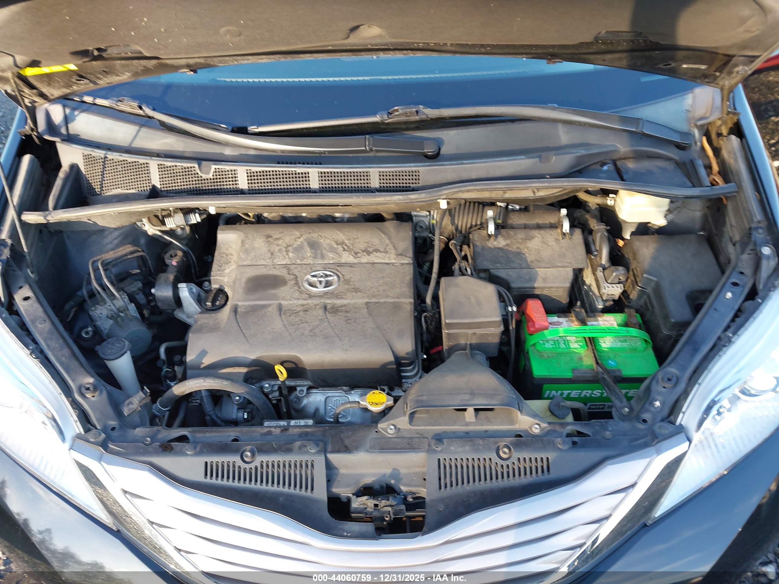 TOYOTA SIENNA image 10