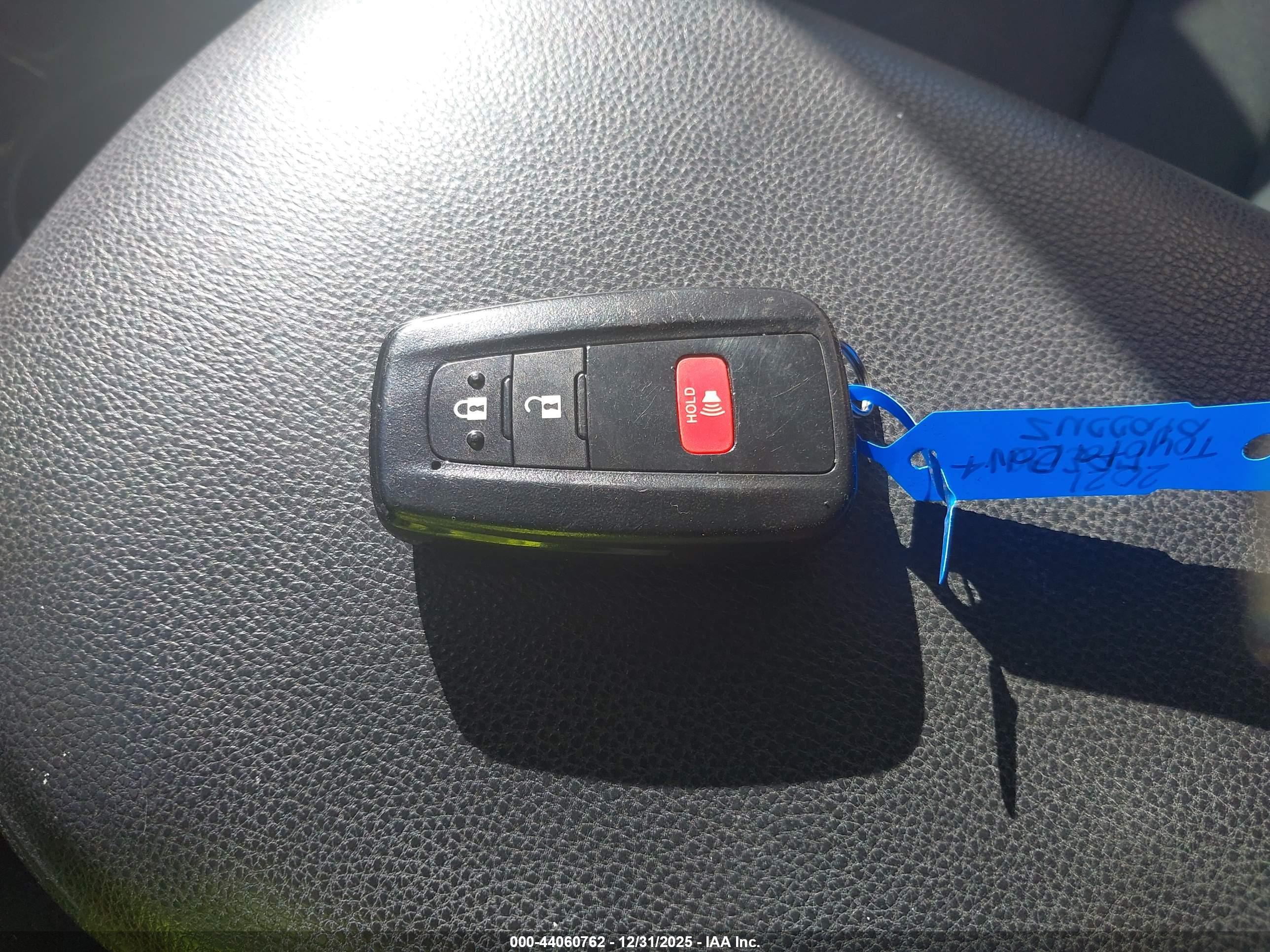TOYOTA RAV4 image 11