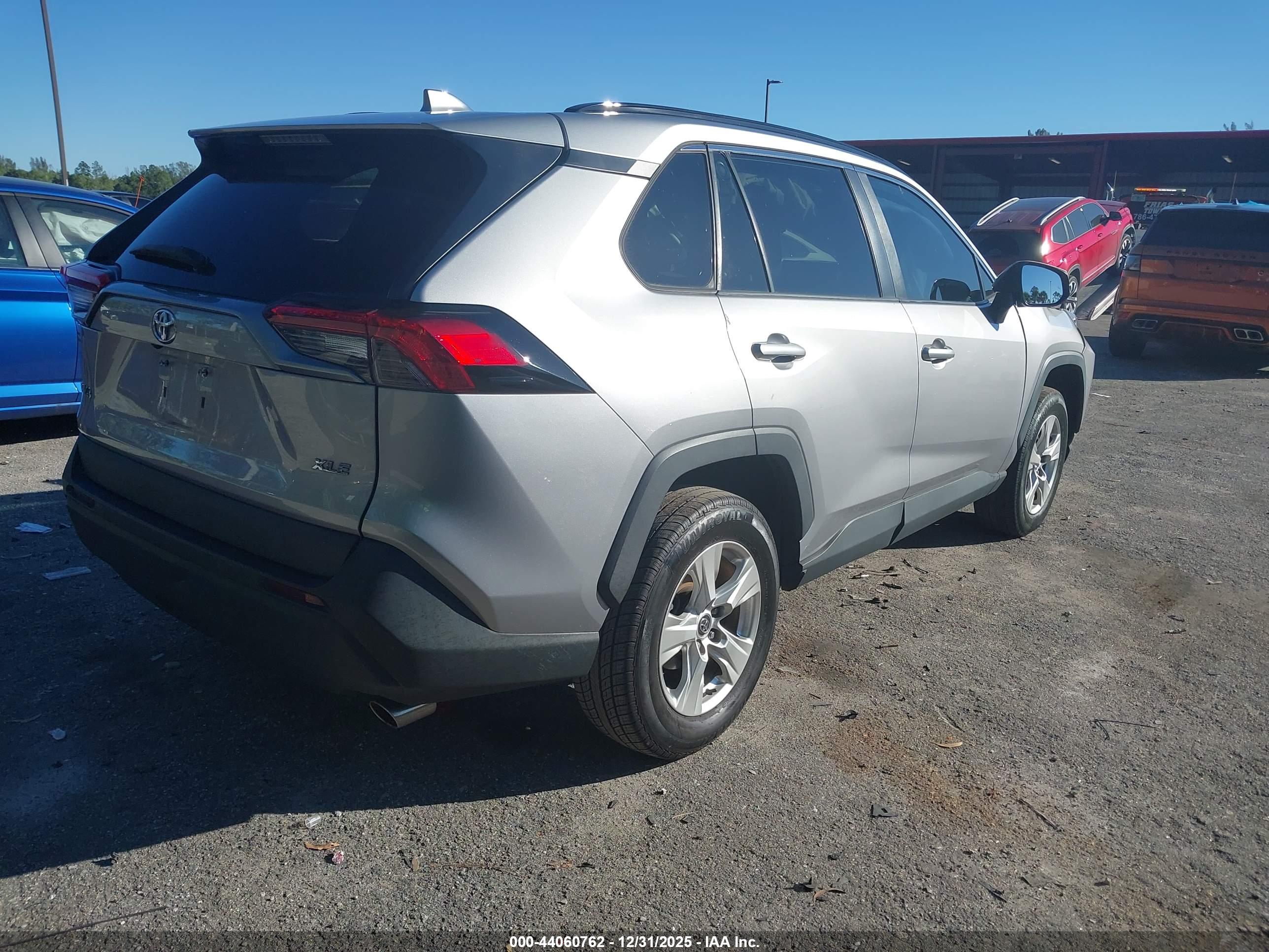 TOYOTA RAV4 image 4