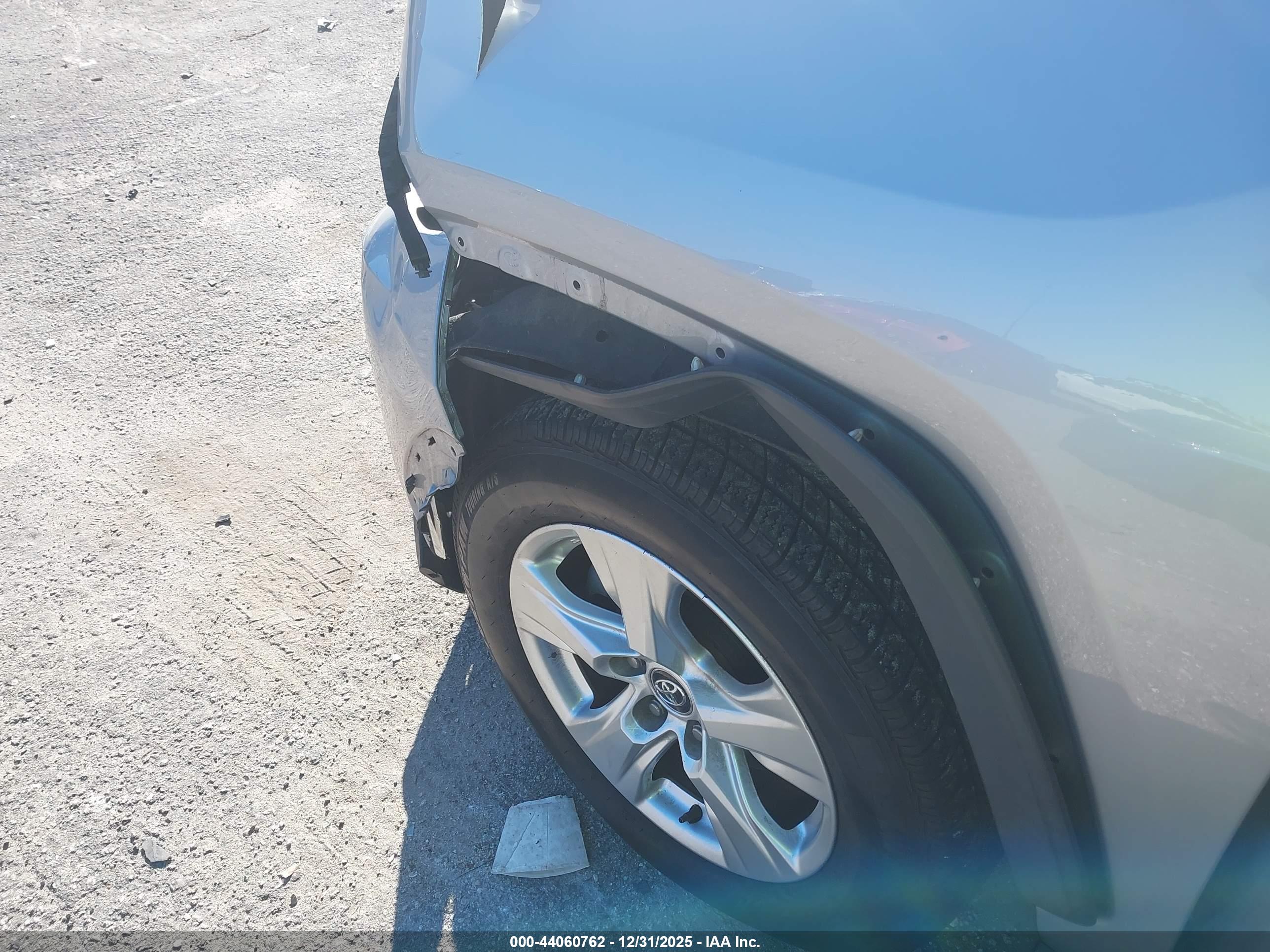 TOYOTA RAV4 image 6