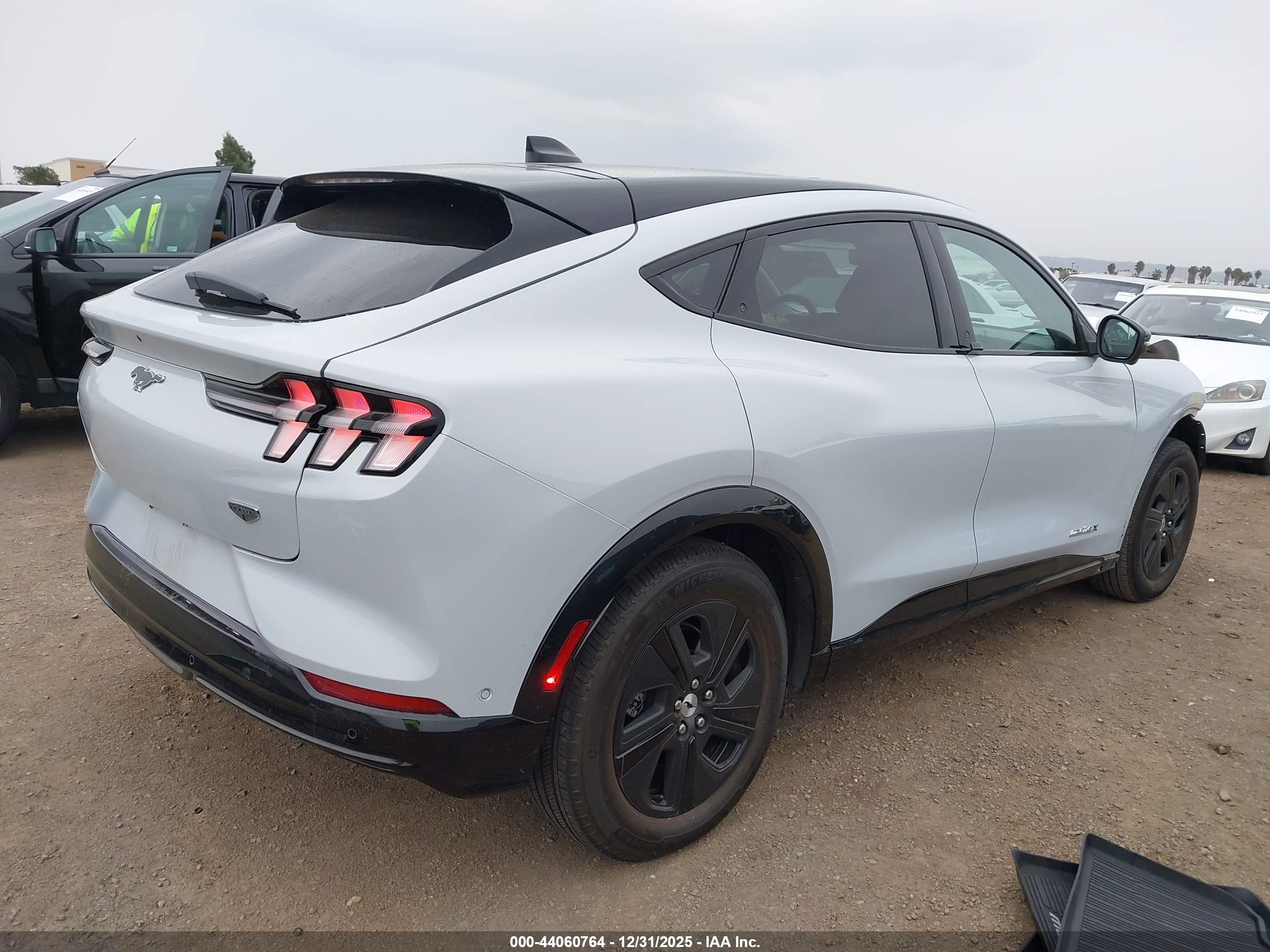 FORD MUSTANG image 4