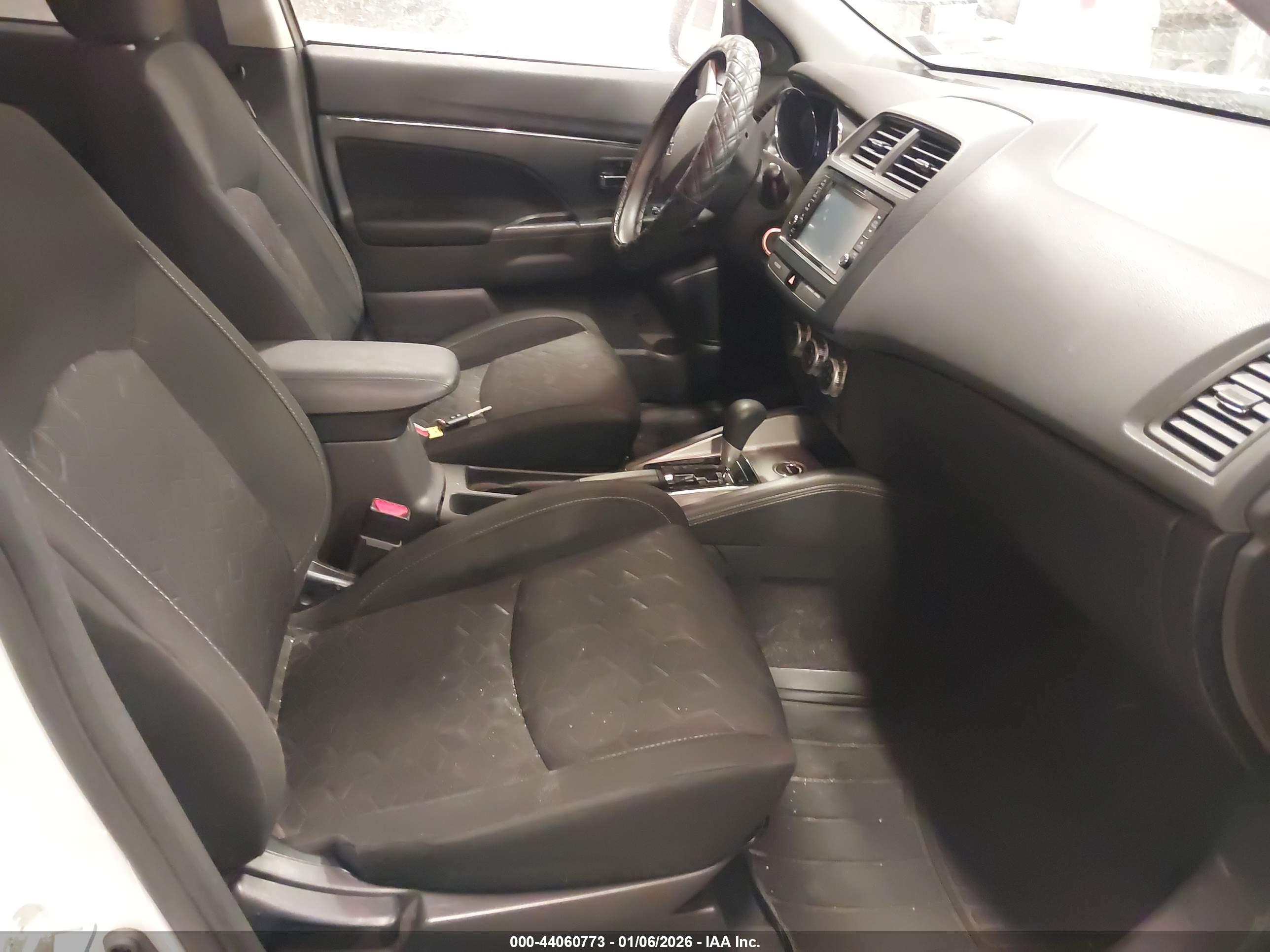 MITSUBISHI OUTLANDER image 5