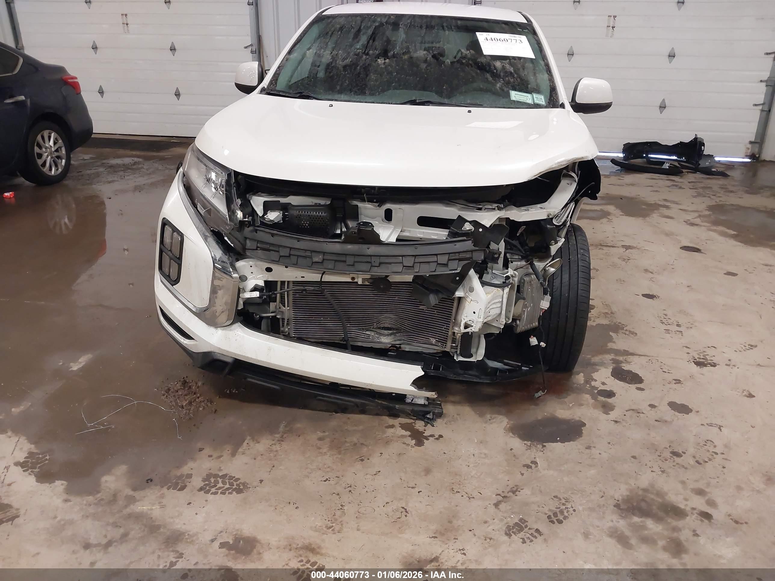 MITSUBISHI OUTLANDER image 6