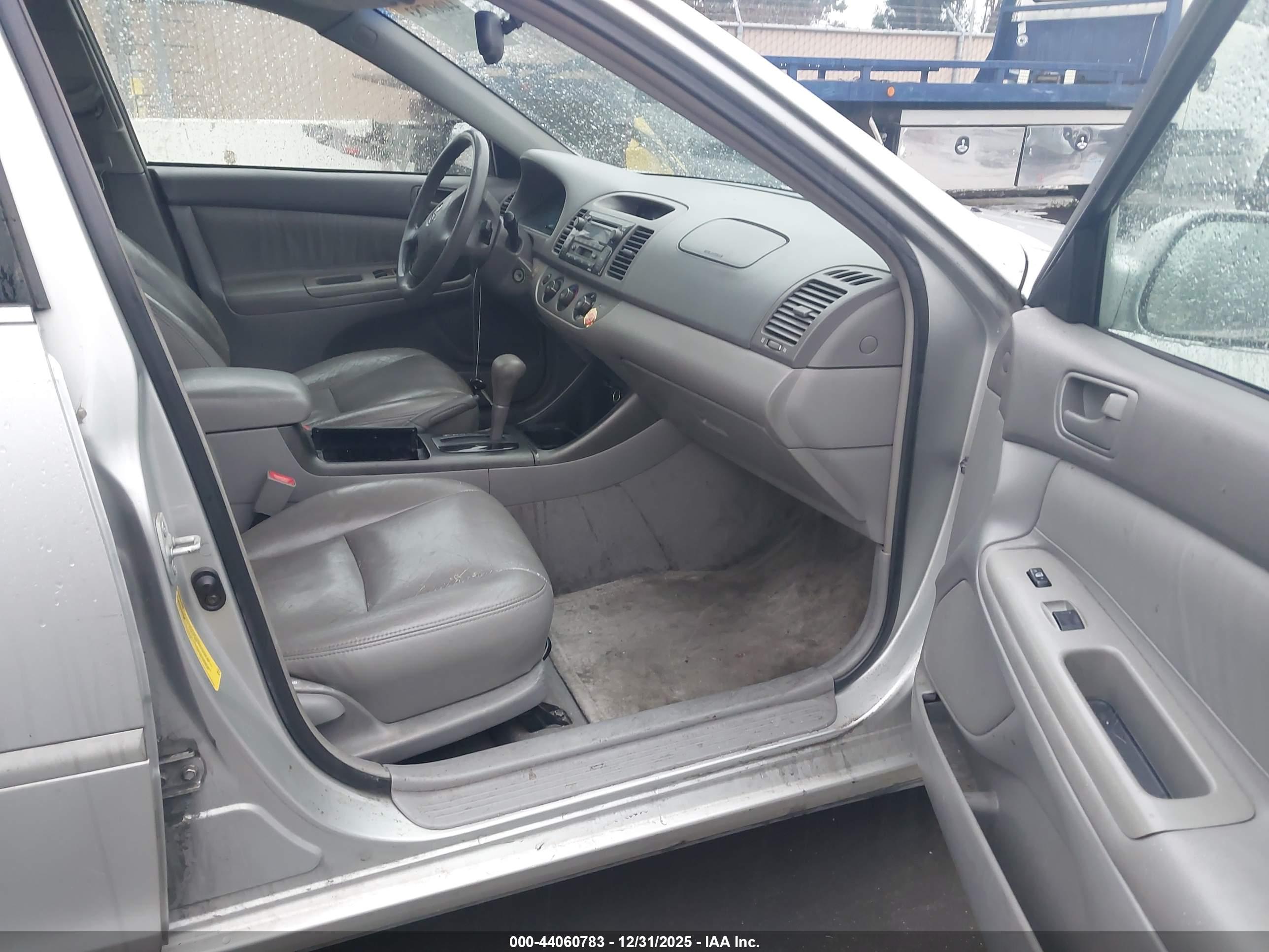 TOYOTA CAMRY image 5