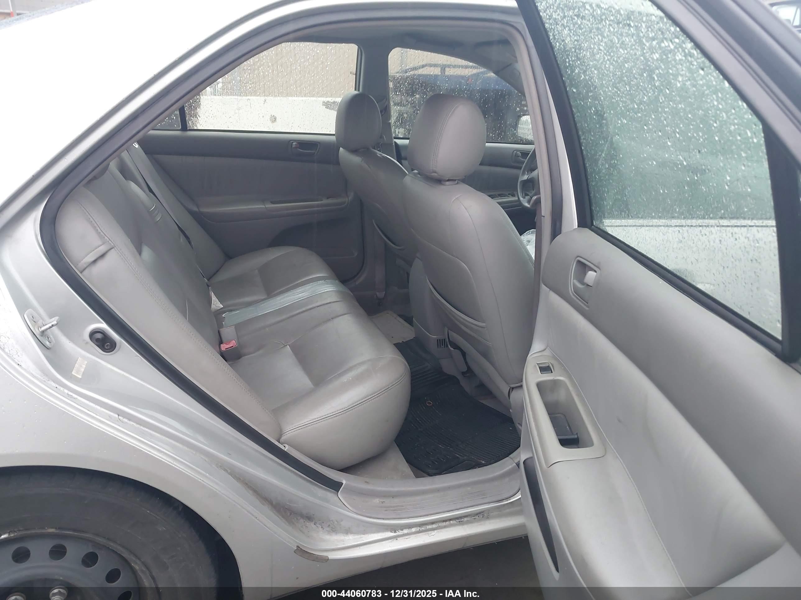 TOYOTA CAMRY image 8