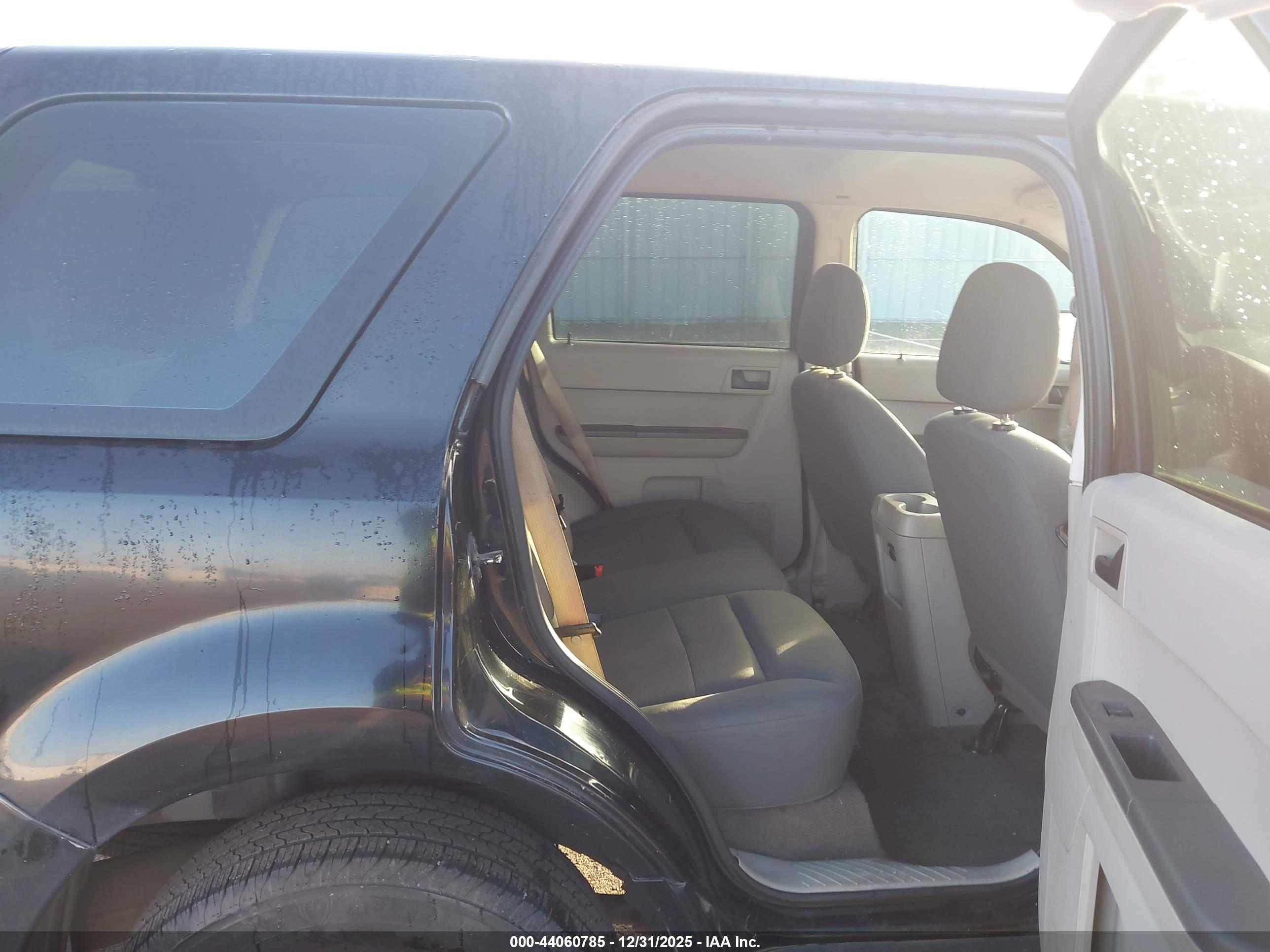 FORD ESCAPE image 8