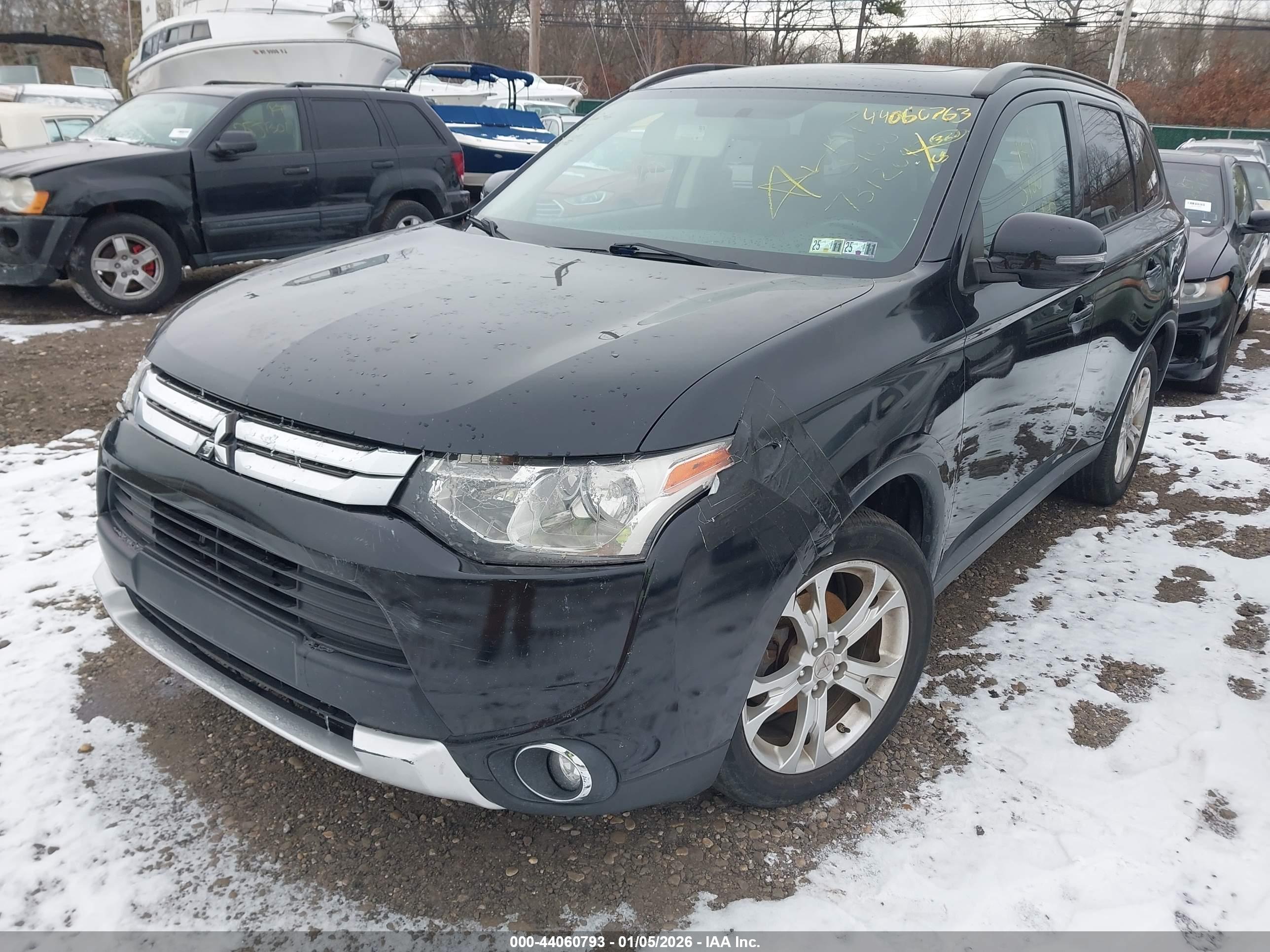 MITSUBISHI OUTLANDER image 2