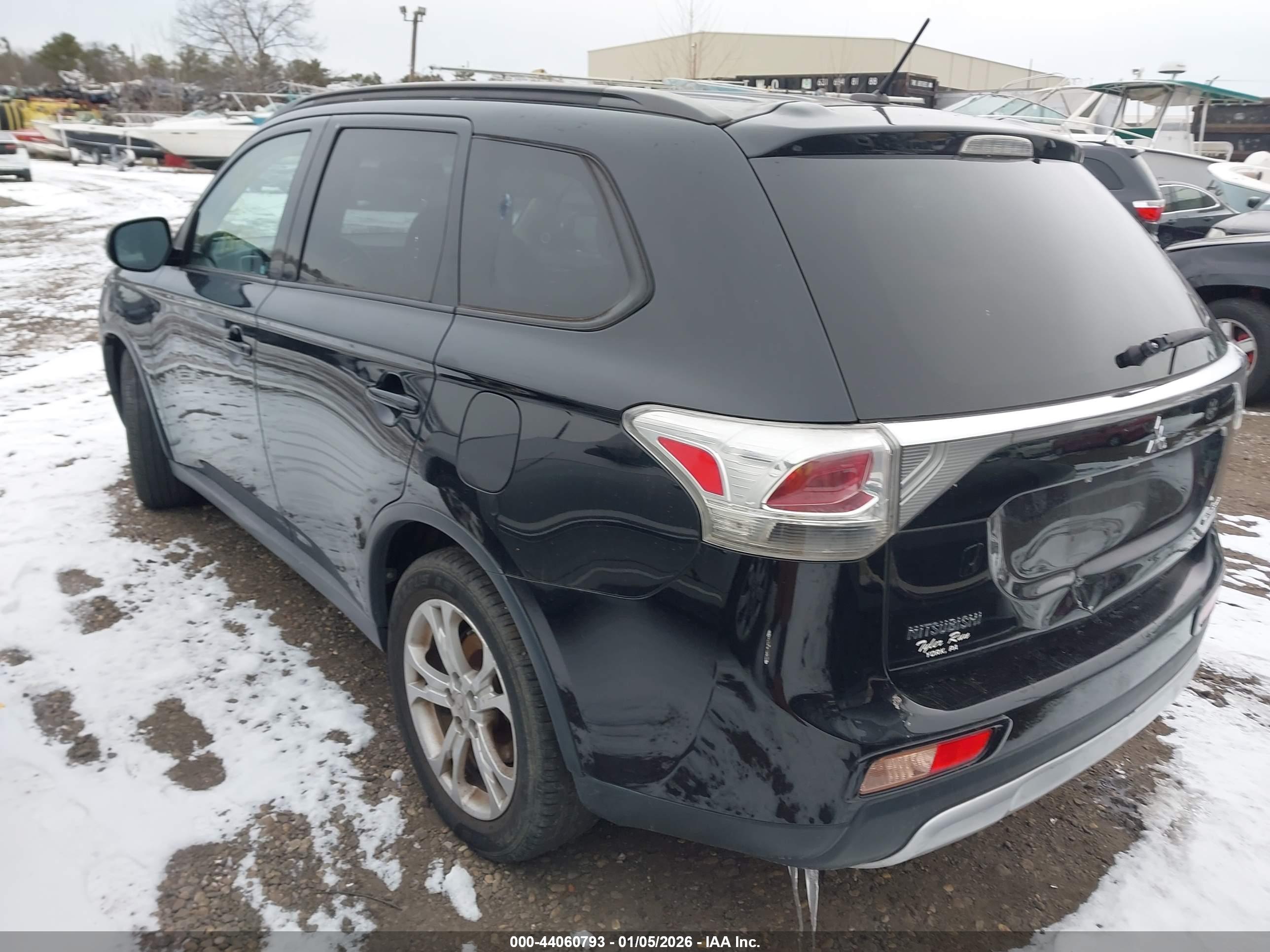 MITSUBISHI OUTLANDER image 3