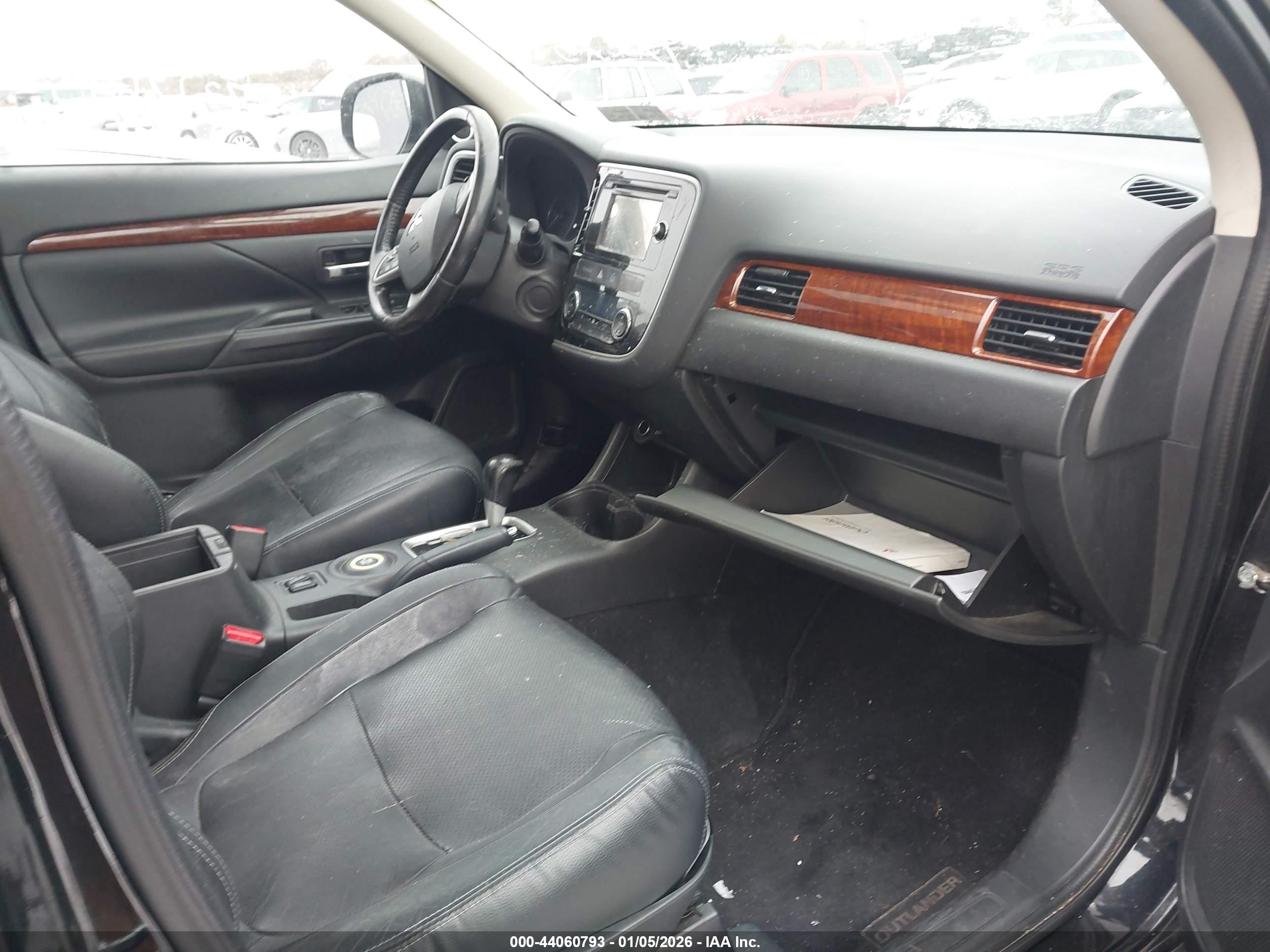 MITSUBISHI OUTLANDER image 5