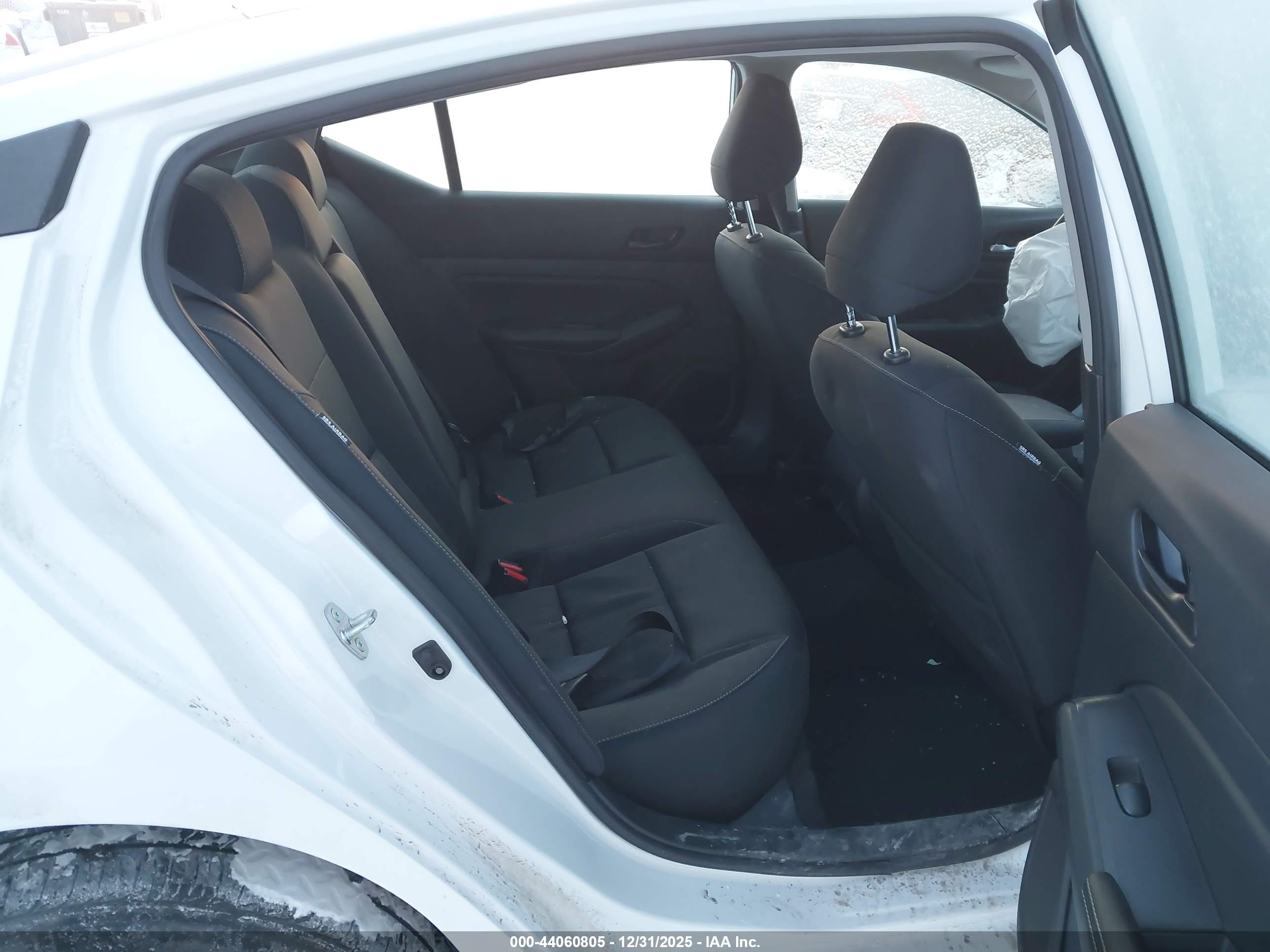 NISSAN ALTIMA image 8