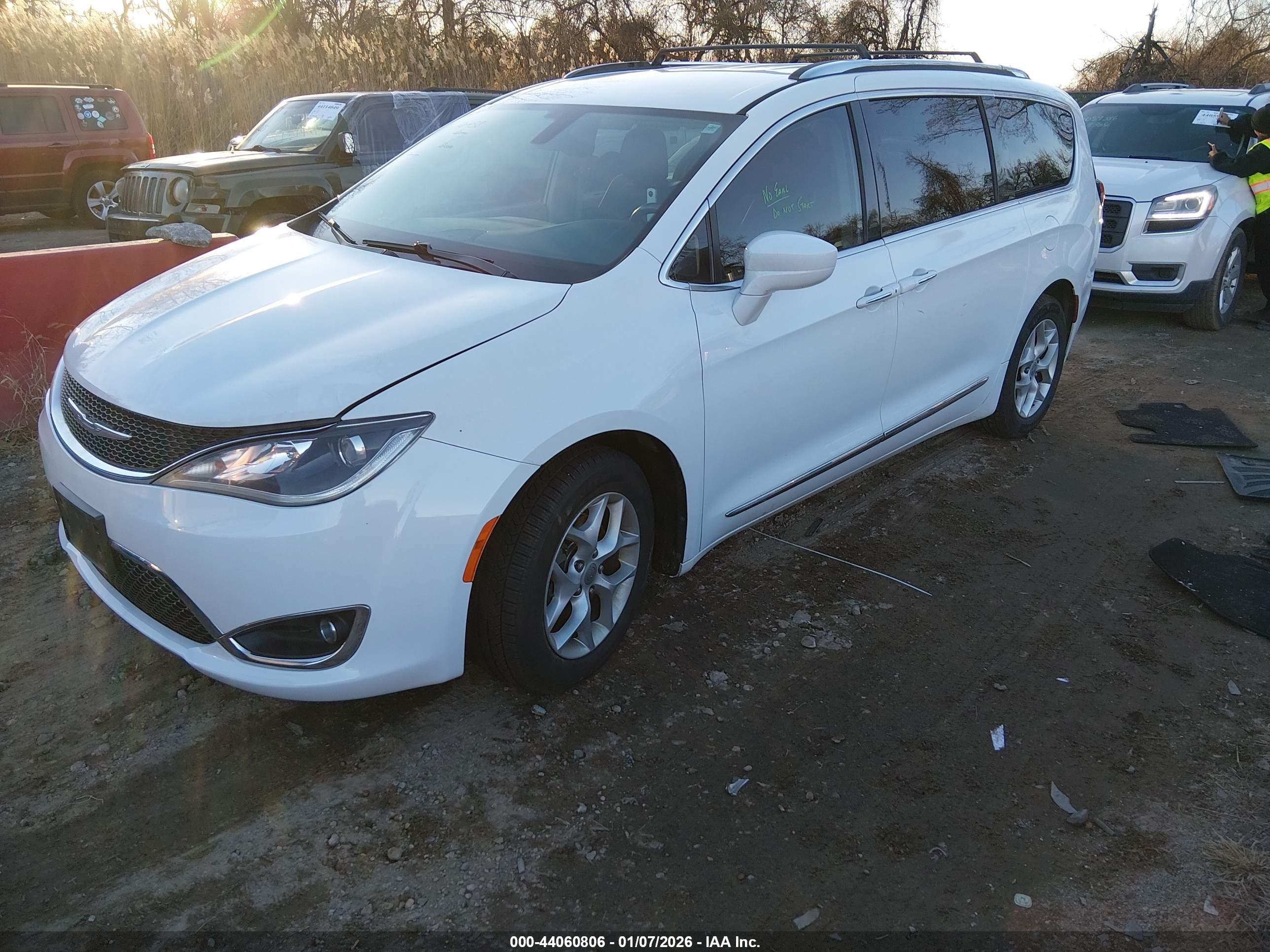 CHRYSLER PACIFICA image 2
