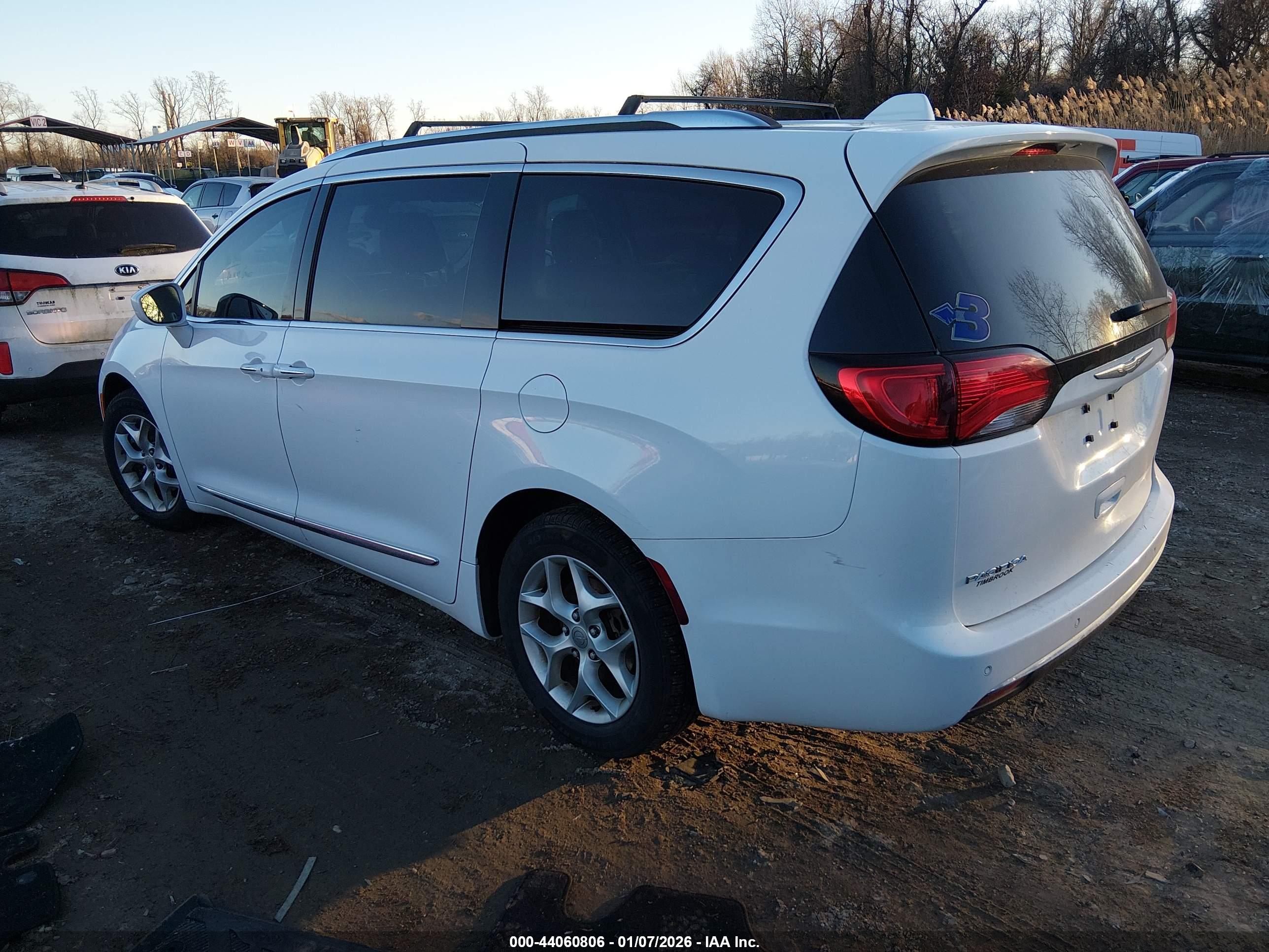 CHRYSLER PACIFICA image 3
