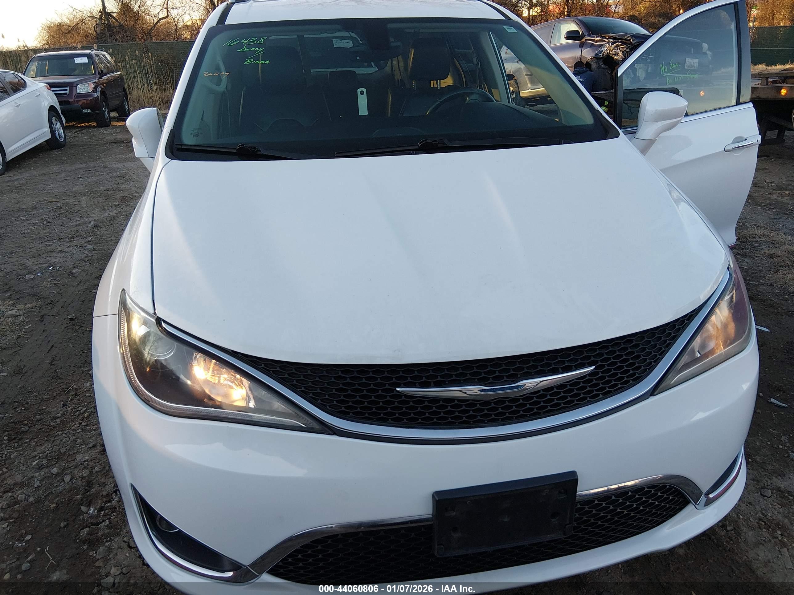 CHRYSLER PACIFICA image 6