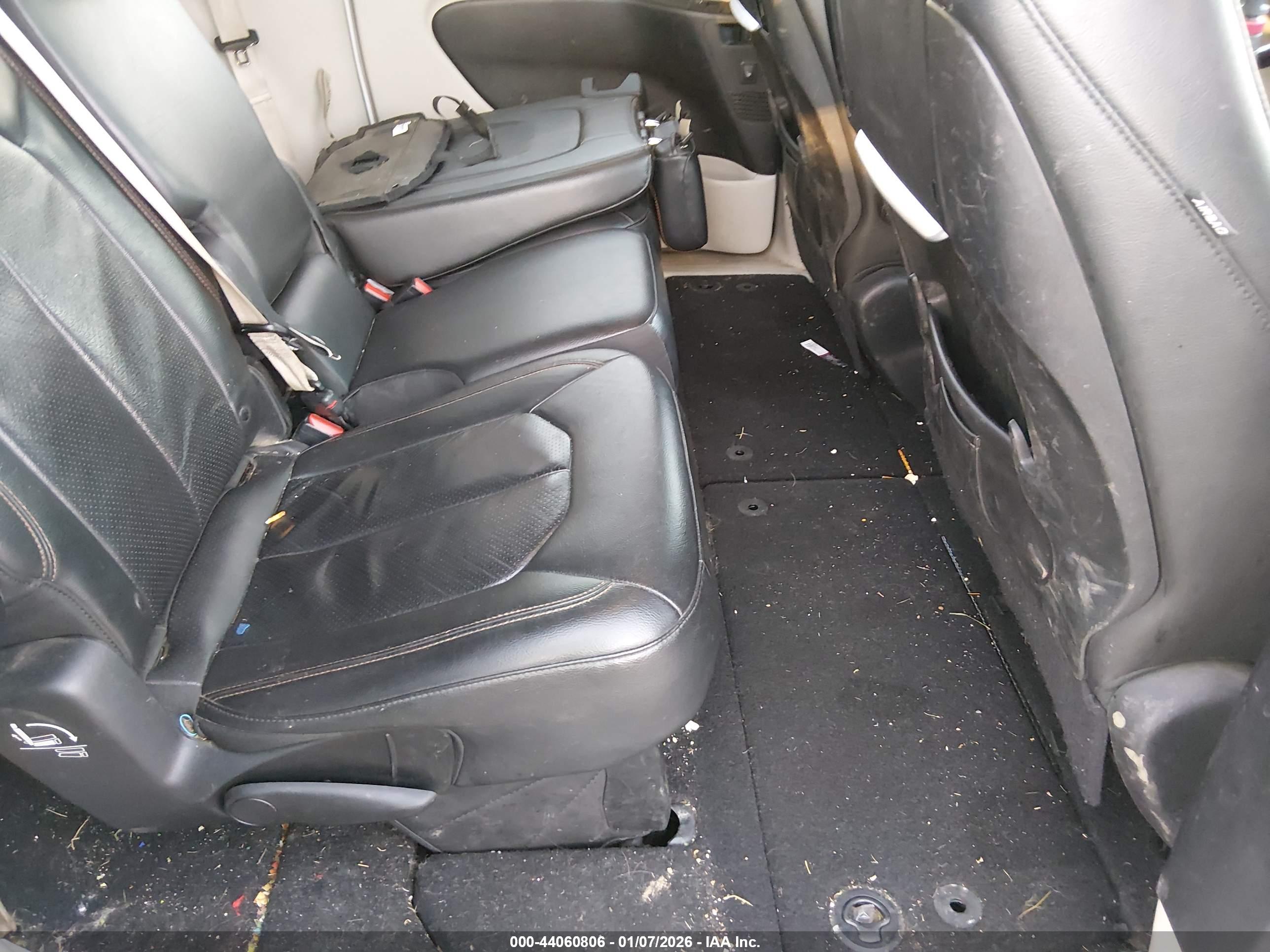 CHRYSLER PACIFICA image 8