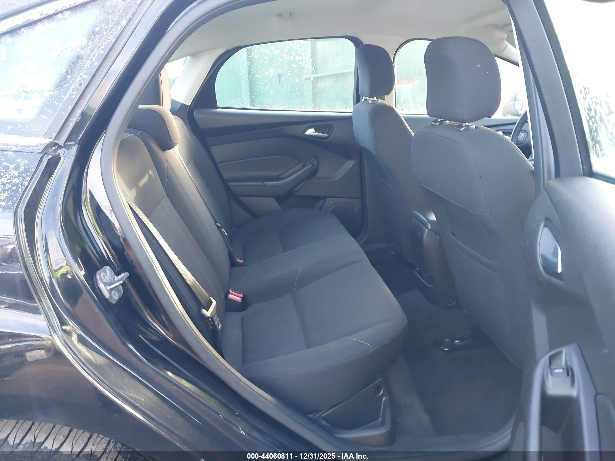 FORD FOCUS image 8
