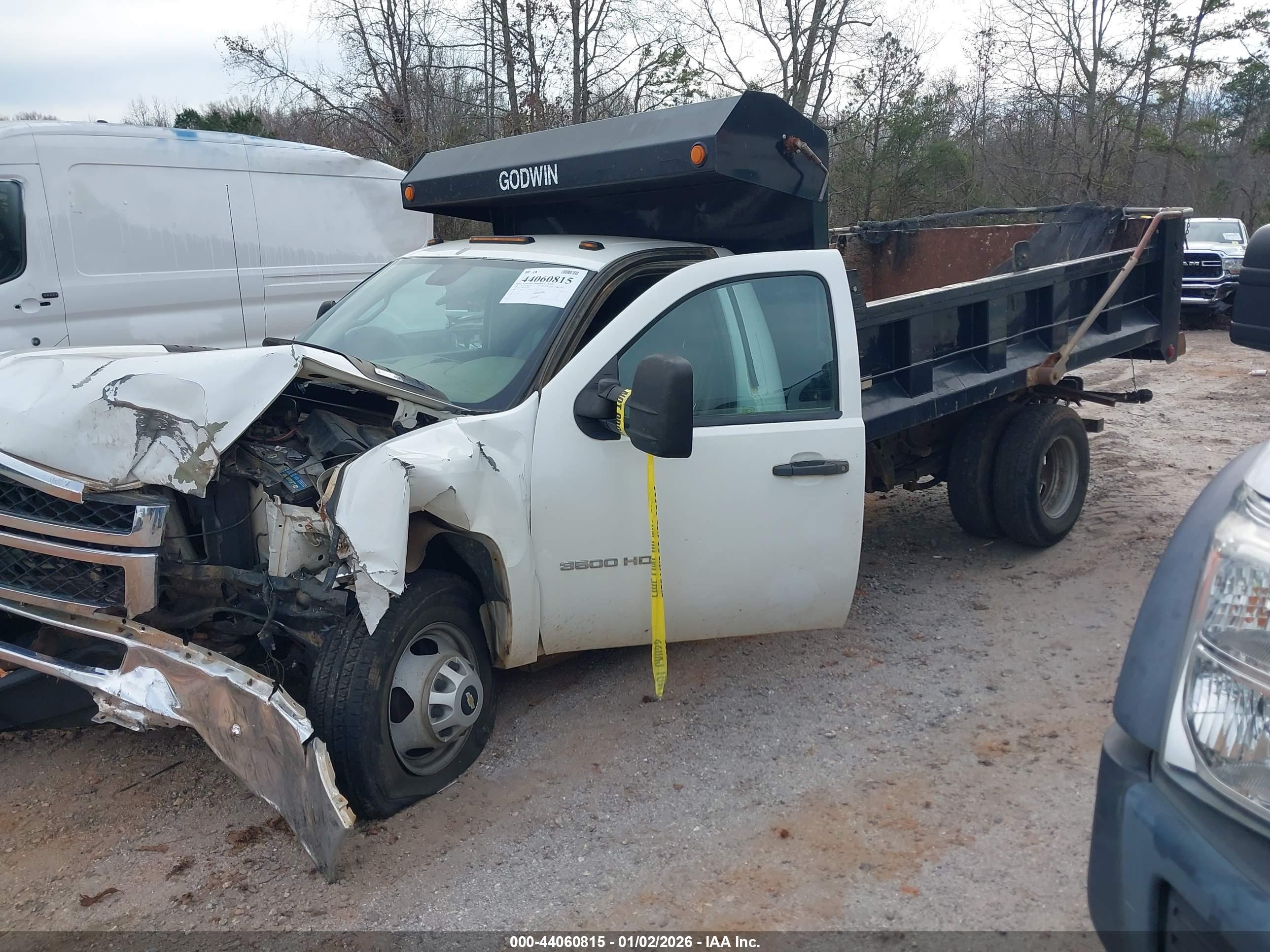 CHEVROLET SILVERADO image 2