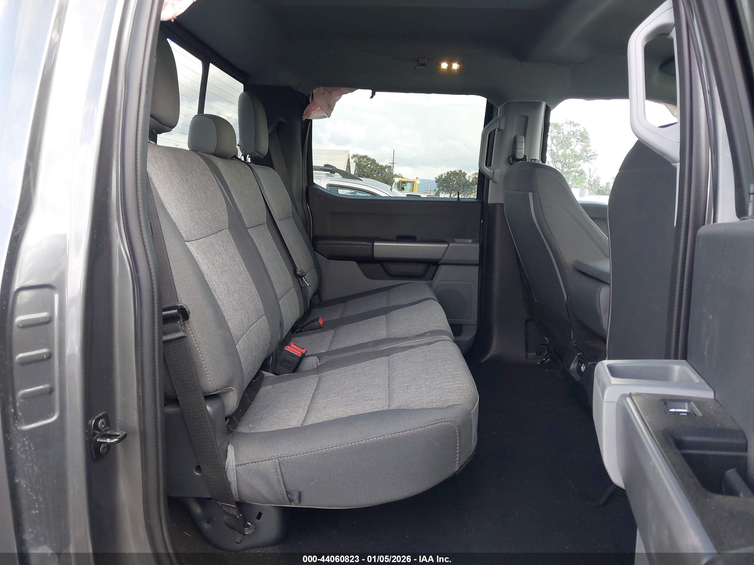 FORD F-250 image 8