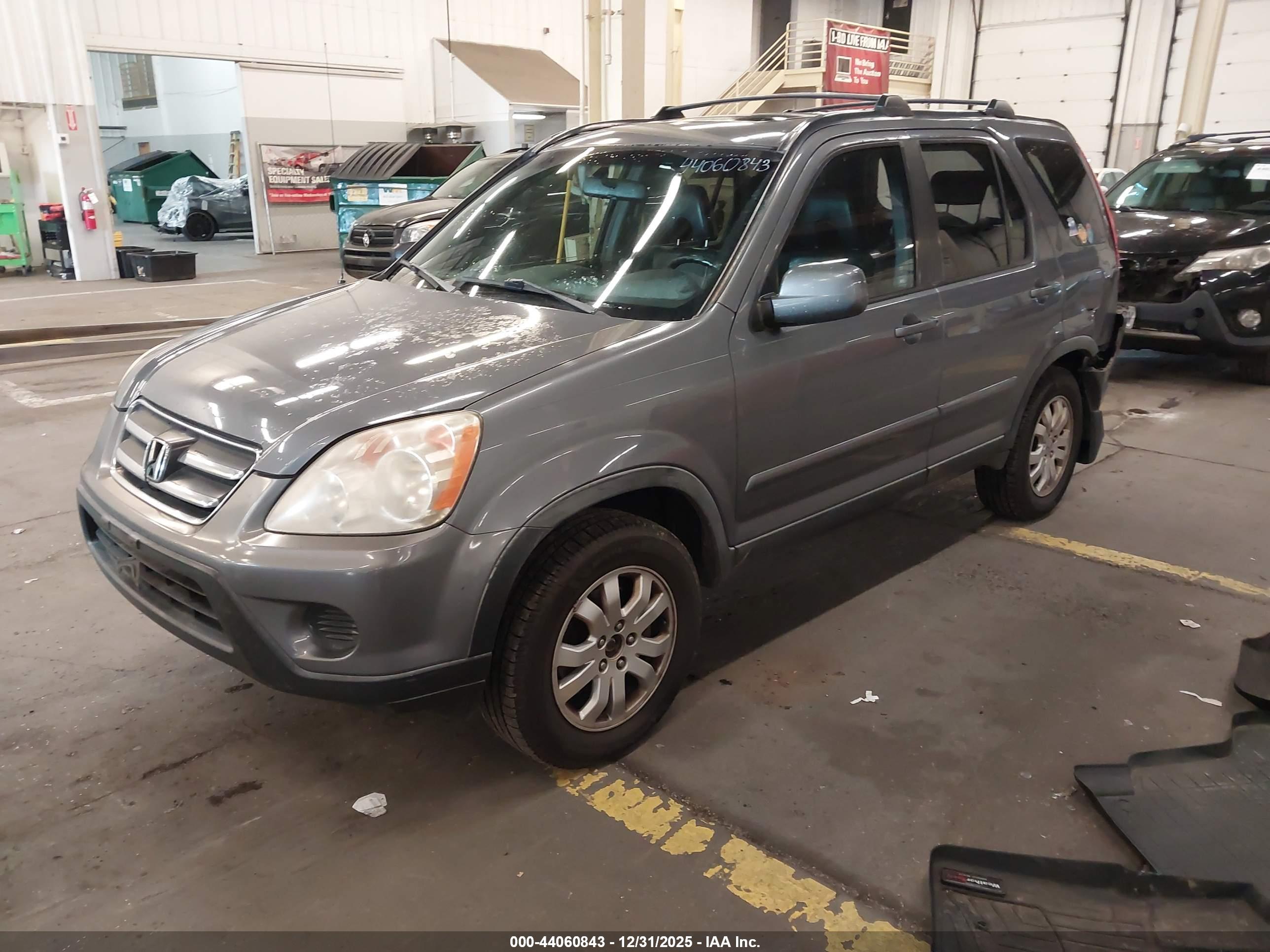 HONDA CR-V image 2