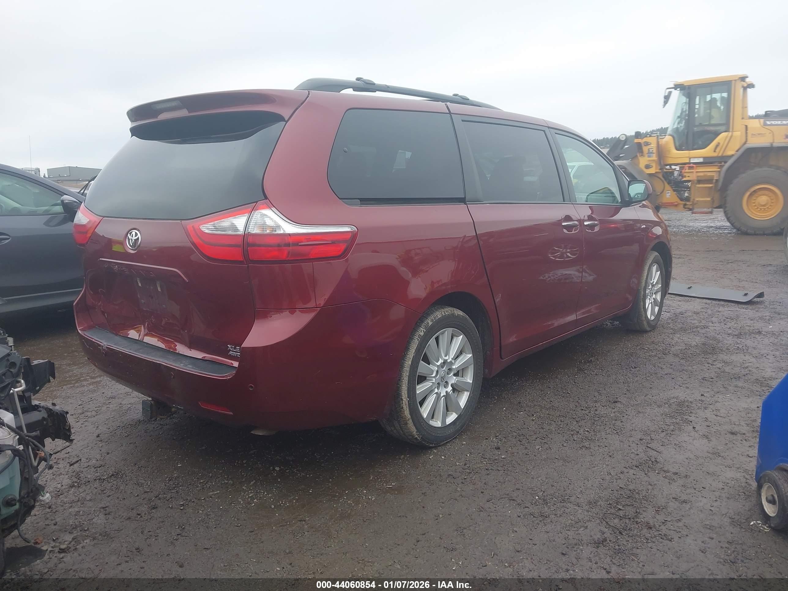 TOYOTA SIENNA image 4