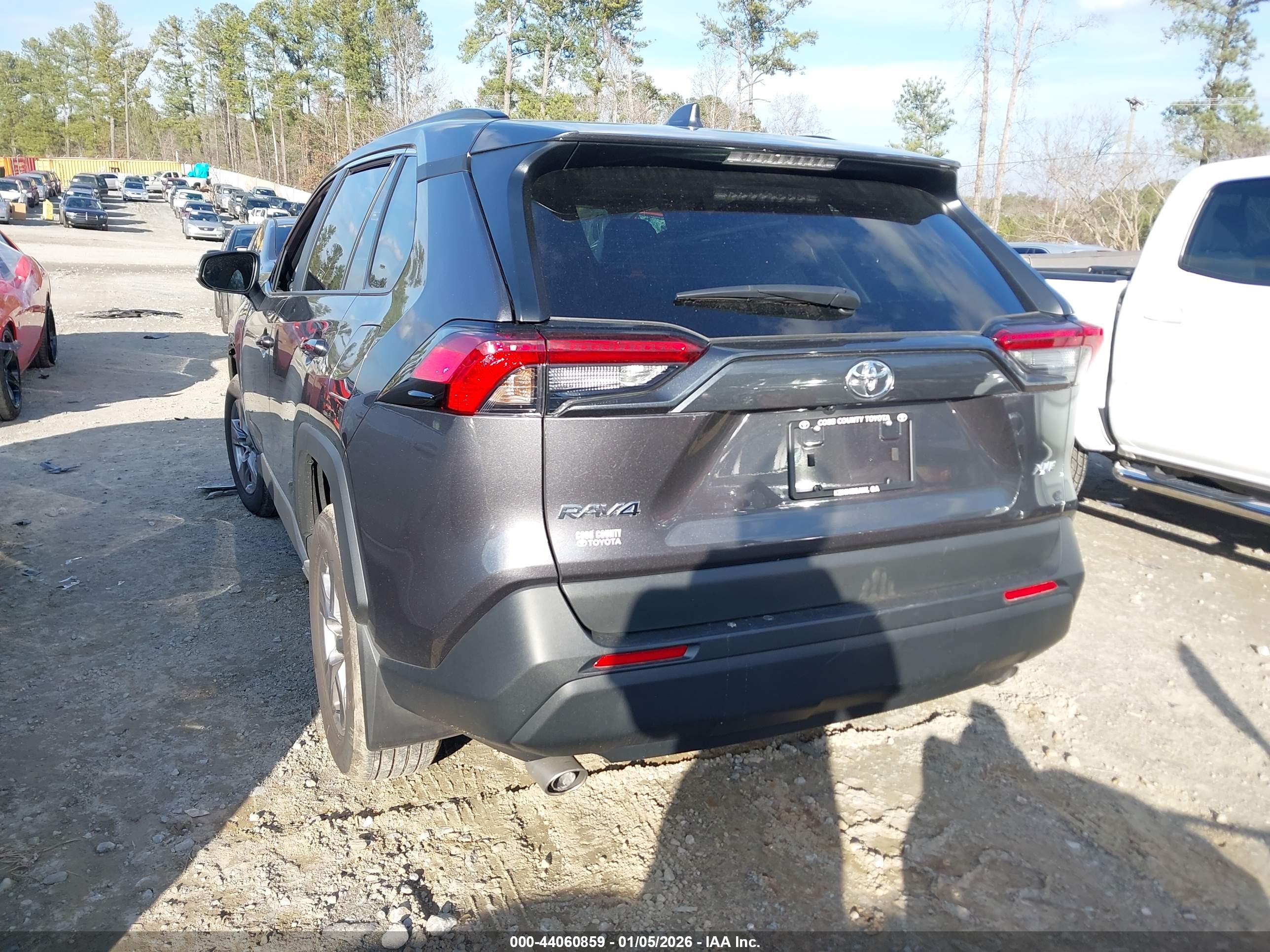 TOYOTA RAV4 image 3