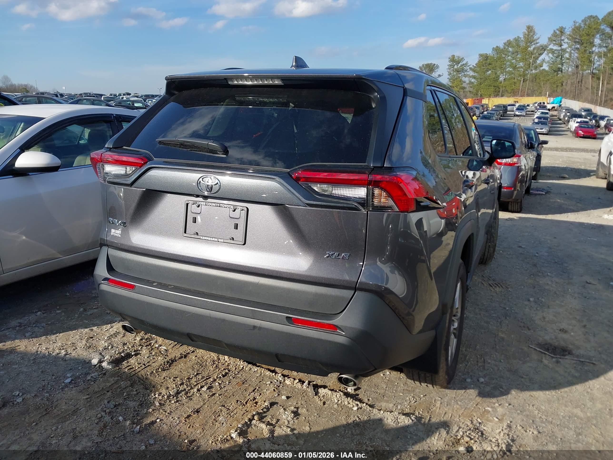 TOYOTA RAV4 image 4