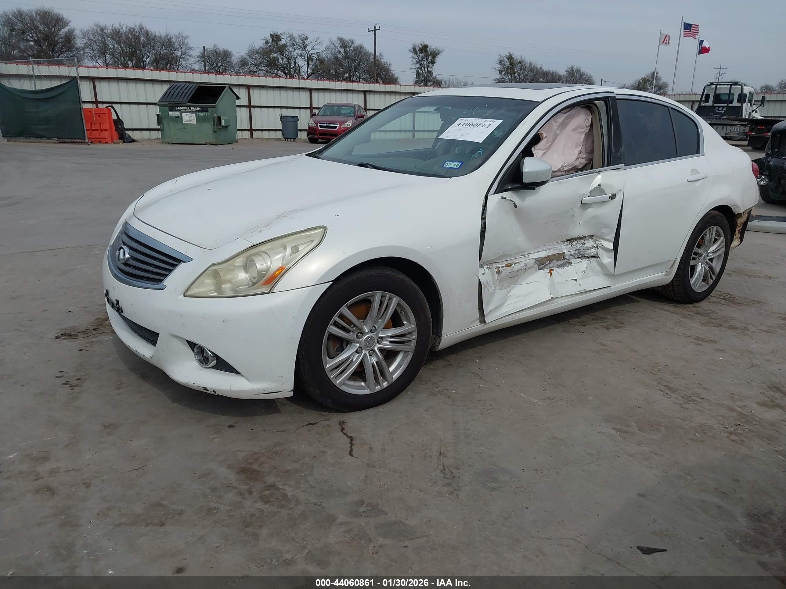 INFINITI G37 image 2